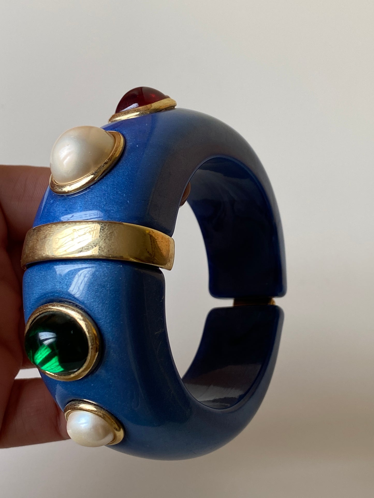 Rare Collectable Vintage 70s Trifari Kunio Matsumoto Blue Lucite Cabochon Bangle Bracelet