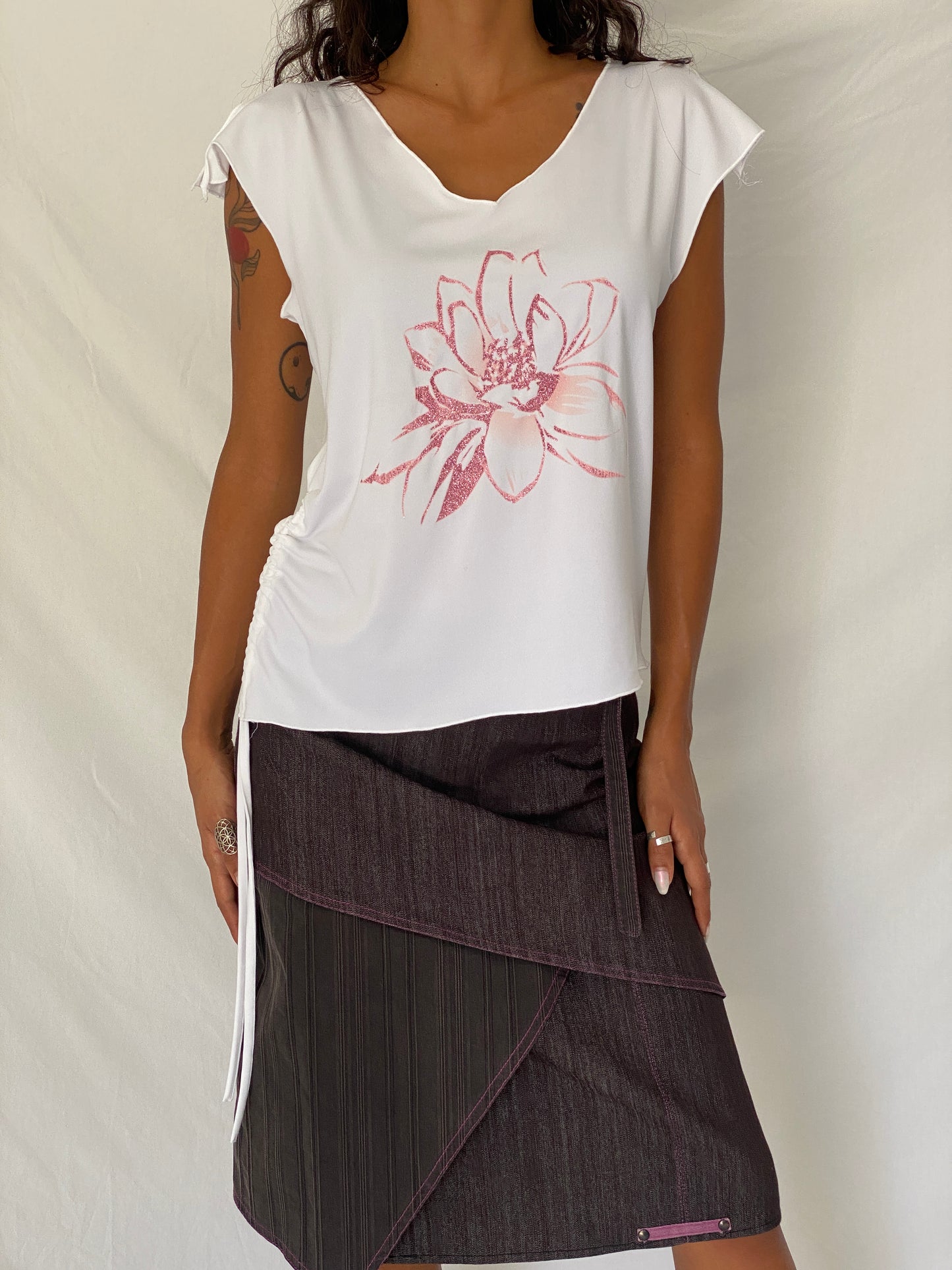 Vintage Y2K Kaleidoscope White Pink Glitter Floral Ruched Flutter Sleeve Top - L