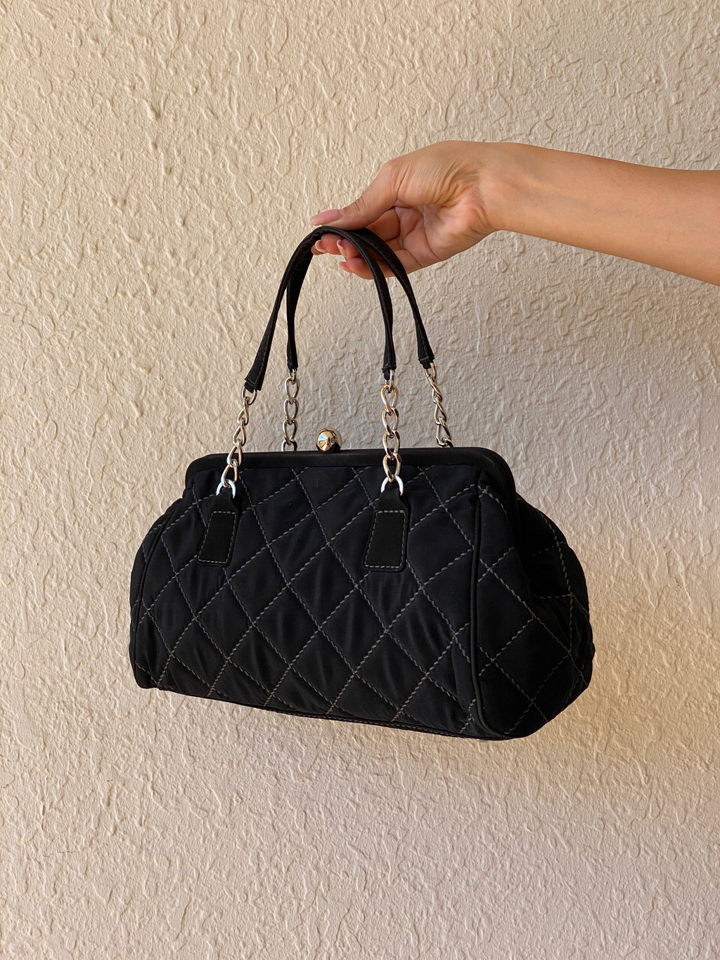 Vera Bradley Black Quilted Purse Microfiber Handbag Silver Chain Handle Frame Ball Lock