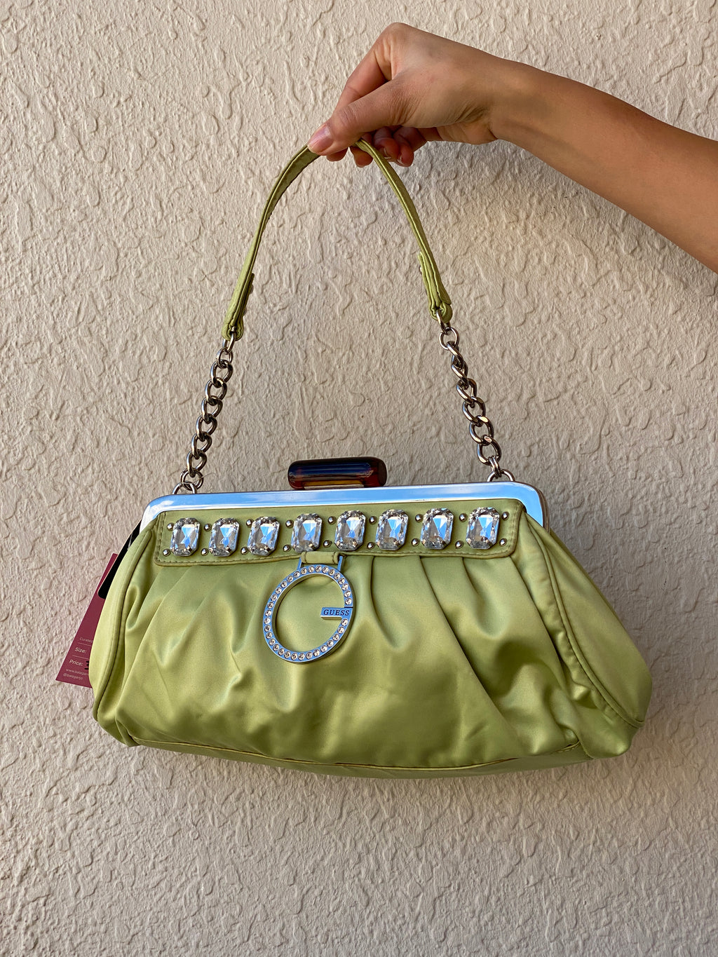 حقيبة كتف Guess باللون الأخضر الليموني المزين بالكريستال Y2K