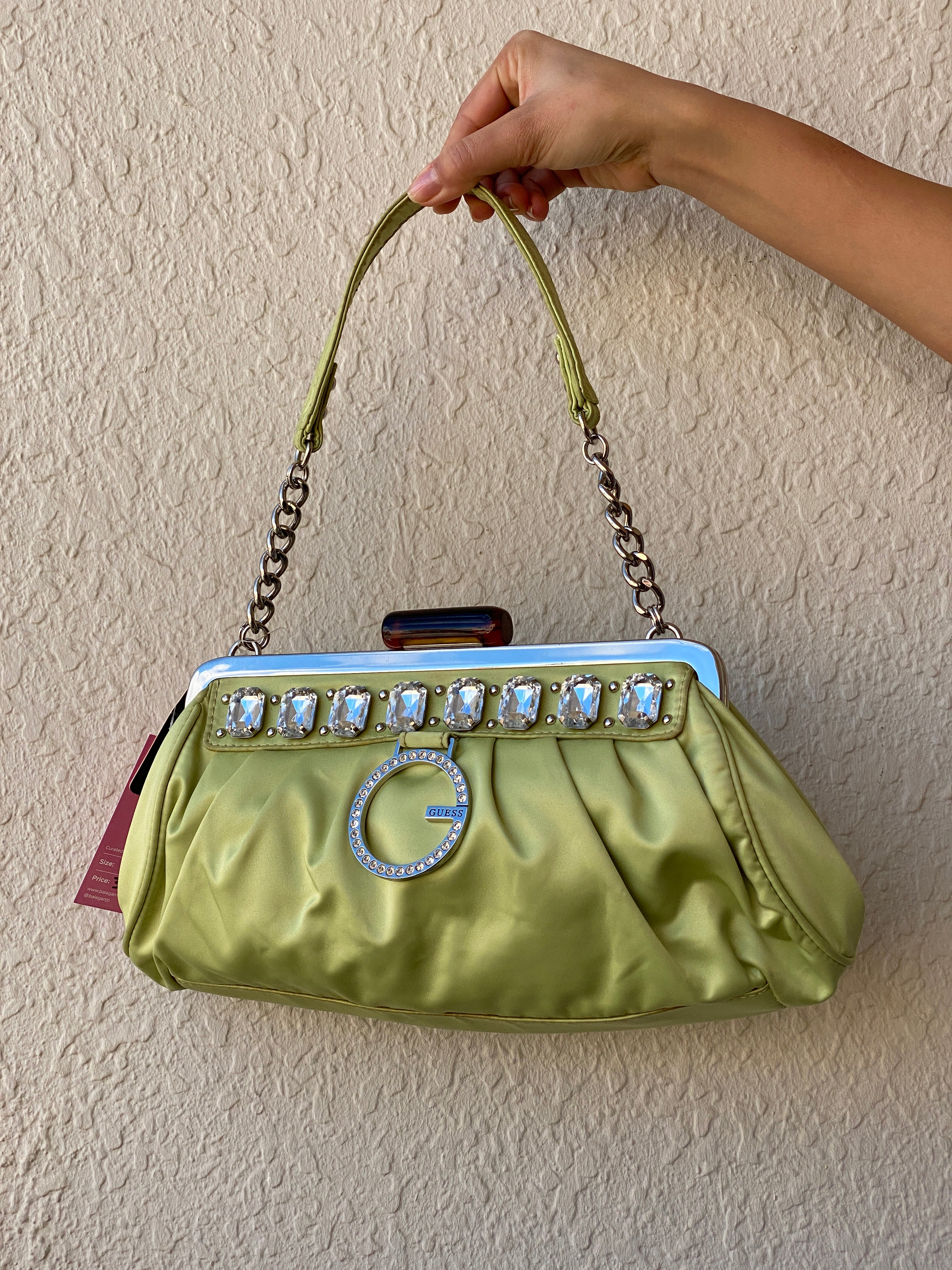 حقيبة كتف Guess باللون الأخضر الليموني المزين بالكريستال Y2K