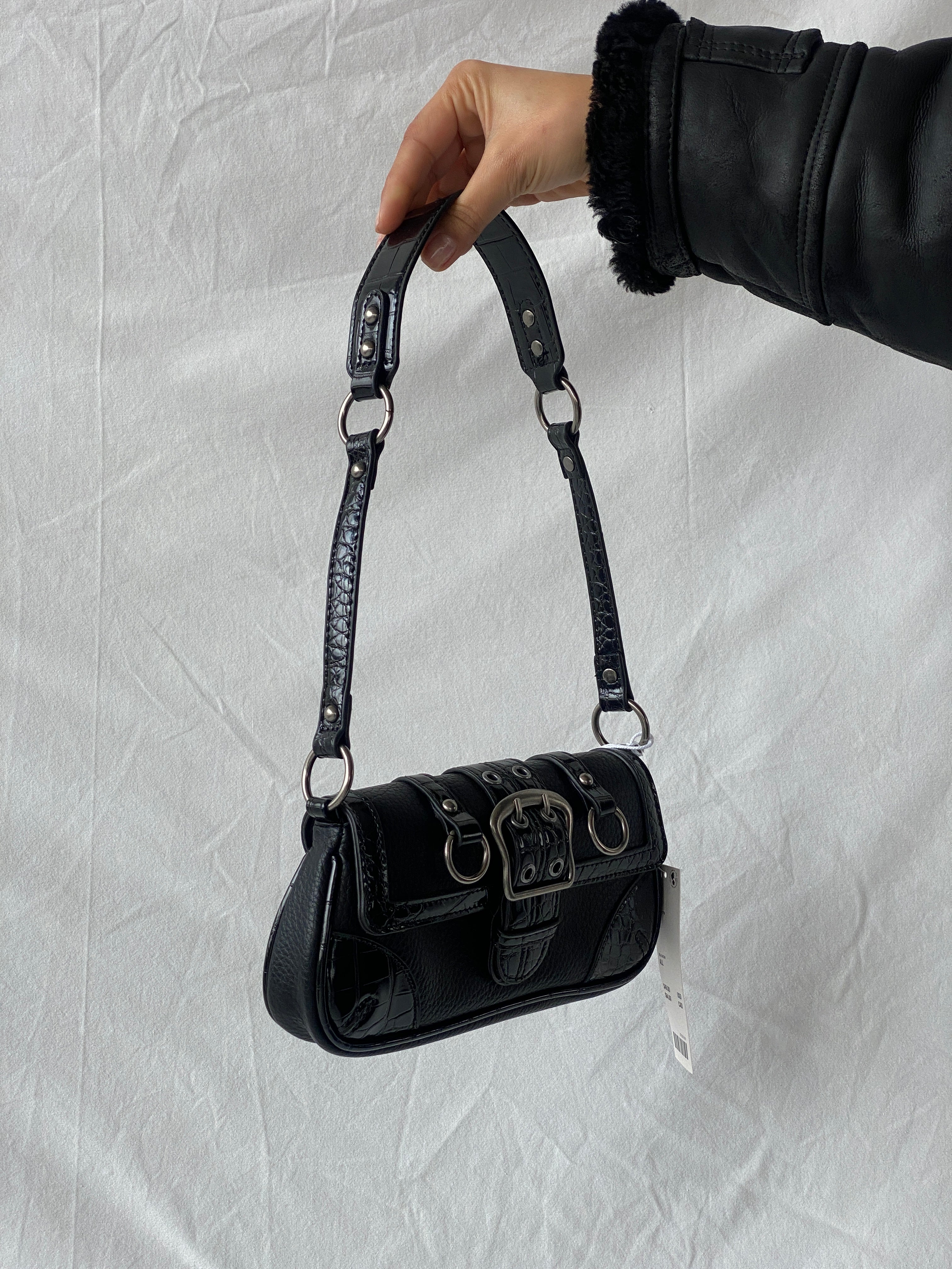 حقيبة كتف UO Jade Baguette سوداء من NWT Urban Outfitters