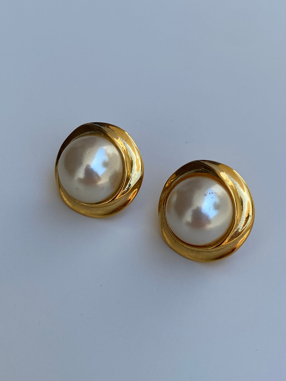Vintage 1980s Napier Gold-Tone Faux Pearl Classic Clip-On Earrings Vintage 1980s Napier Gold-Tone Faux Pearl Classic Clip-On Earrings