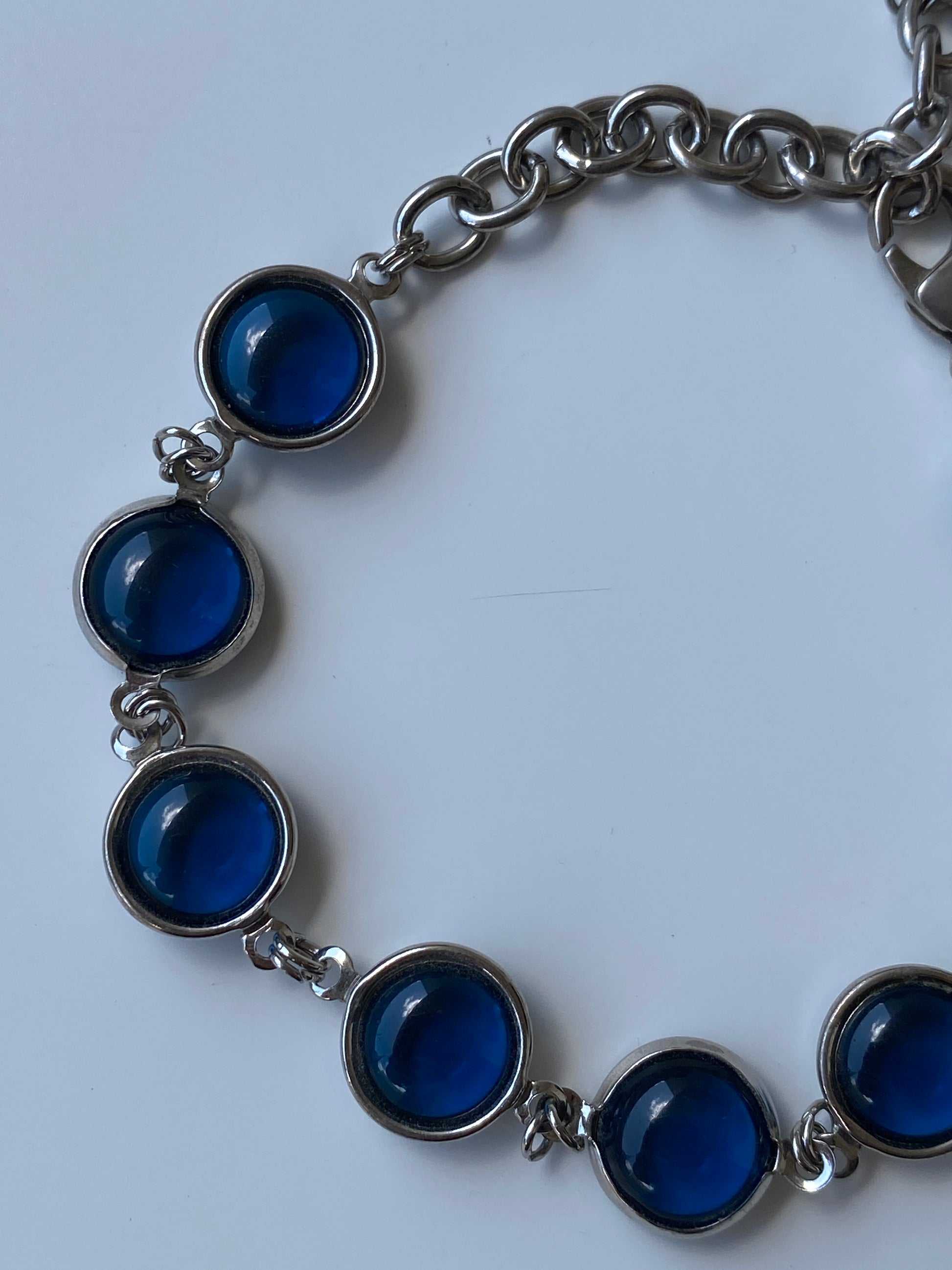 Vintage Y2K Cobalt Blue Cabochon Round Link Bracelet in Silver Tone Vintage Y2K Cobalt Blue Cabochon Round Link Bracelet in Silver Tone