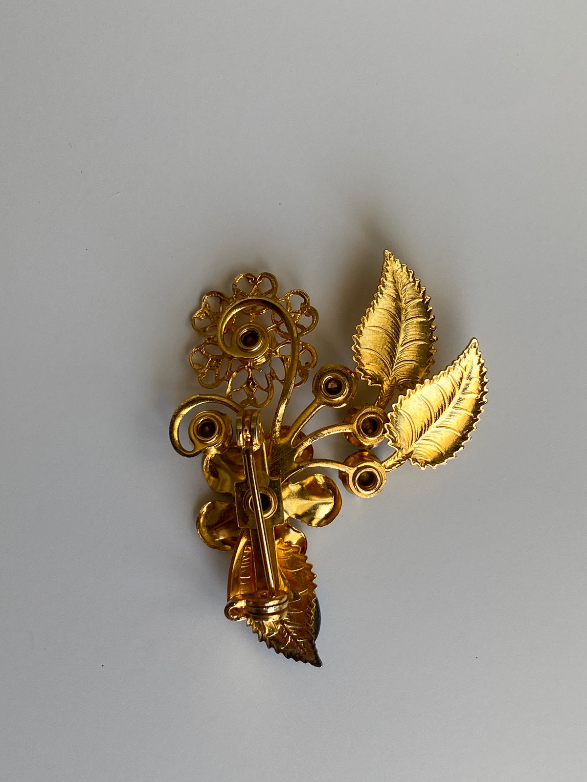 Vintage Gold Tone Blue Rhinestone Floral Spray Brooch with Cabochon Accent Pin Vintage Gold Tone Blue Rhinestone Floral Spray Brooch with Cabochon Accent Pin