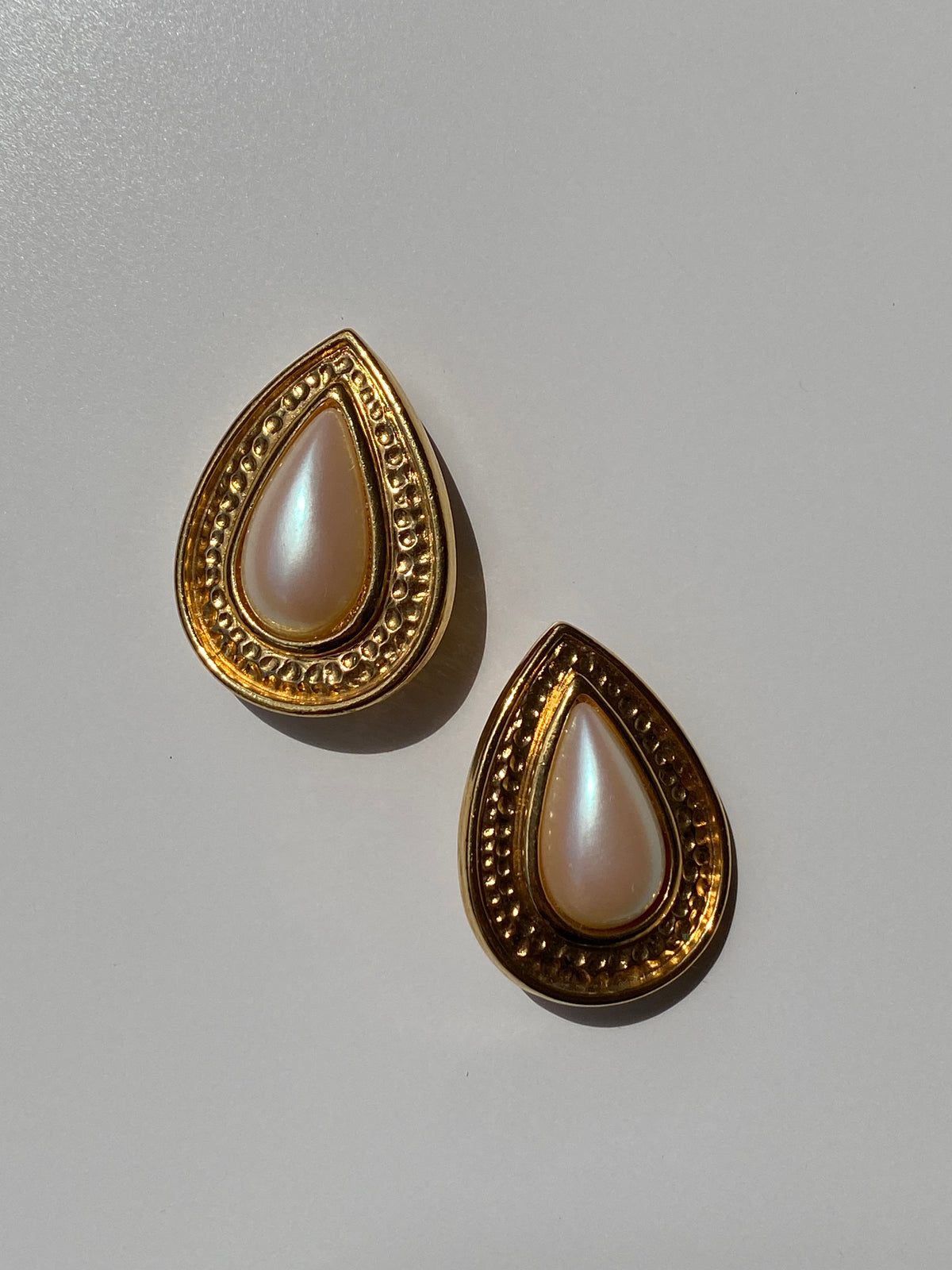Vintage 1980s Avon Gold Tone Teardrop Faux Pearl Clip-On Earrings Vintage 1980s Avon Gold Tone Teardrop Faux Pearl Clip-On Earrings