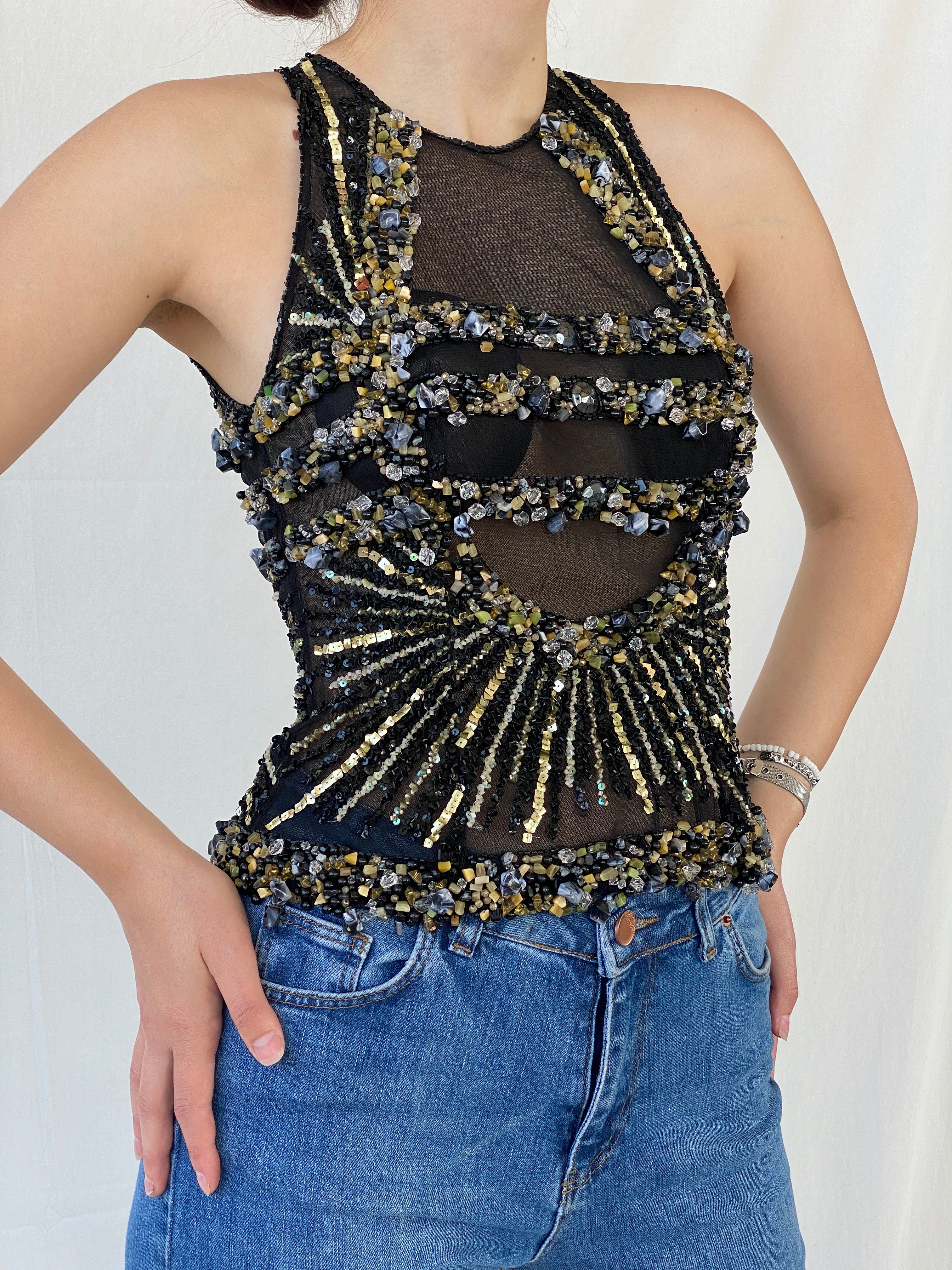 بلوزة حفلات شفافة سوداء مذهلة للغاية مزينة بخرز وترتر أسود وذهبي - S