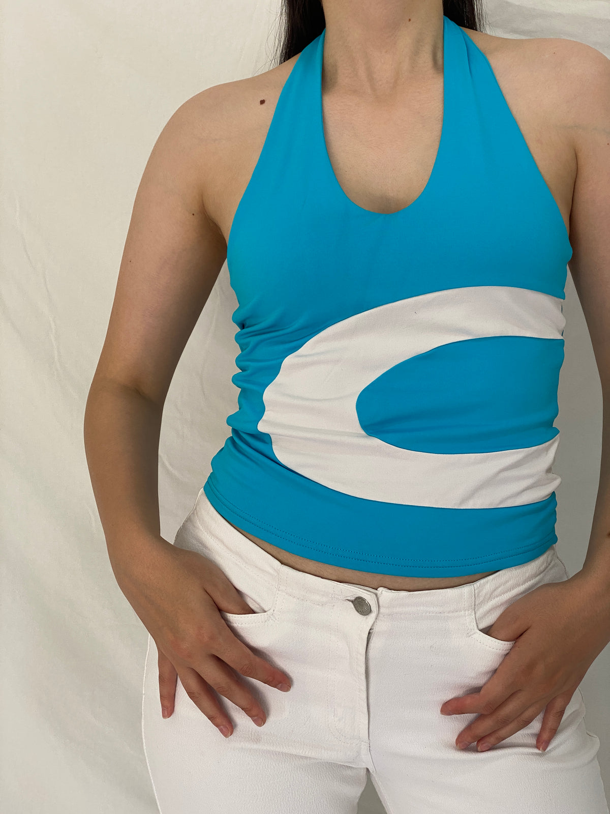 Y2K Turquoise & White Graphic Abstract Swirl Halter Top – M Y2K Turquoise & White Graphic Abstract Swirl Halter Top – M