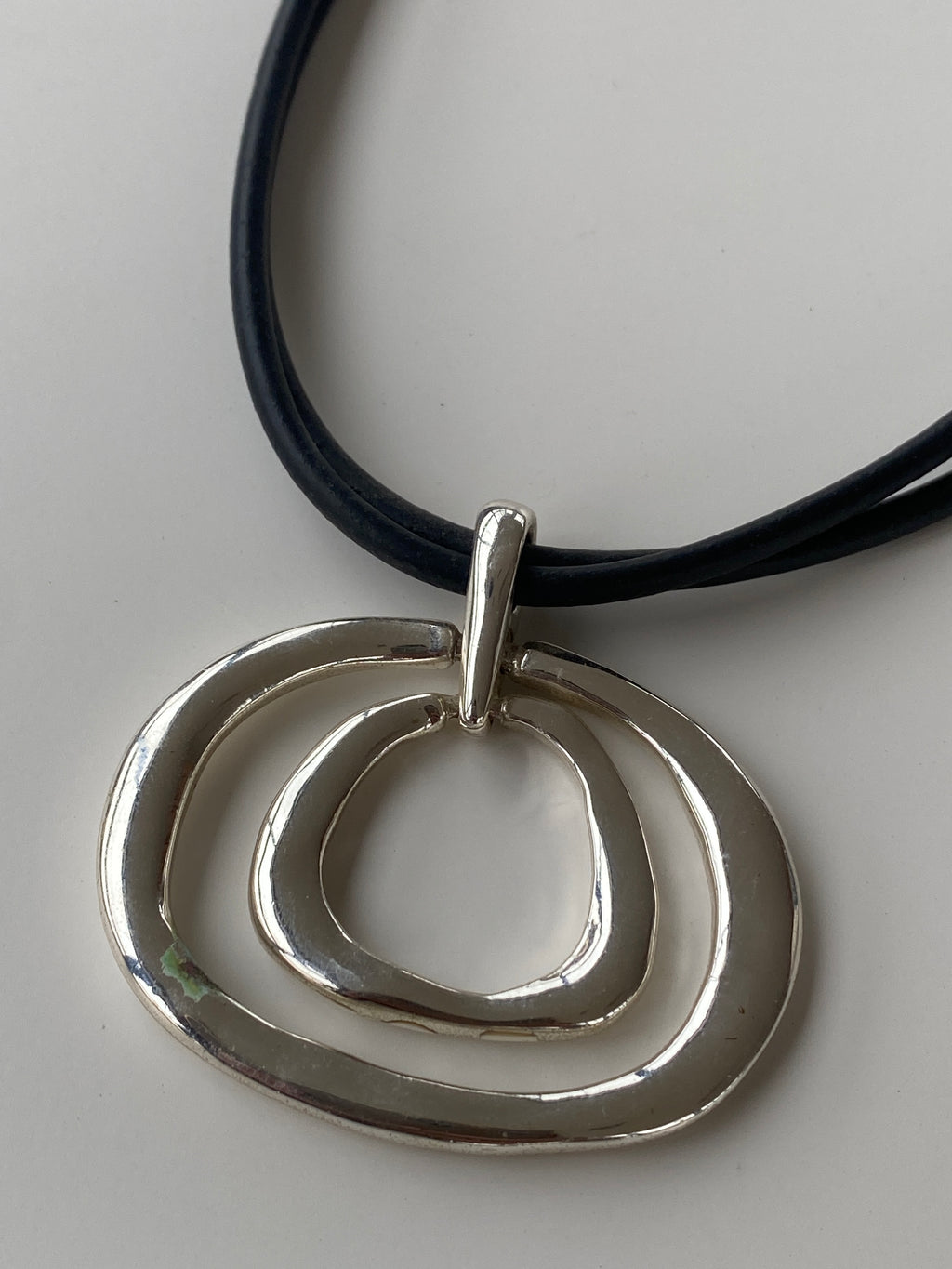 Chico’s Silver Toned Rings Pendant Leather Chocker Necklace