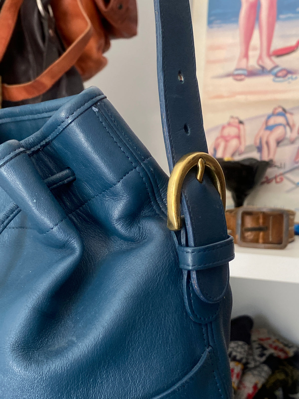Vintage 1995 Coach Thompson 4151 Navy Blue Glovetanned Leather Drawstring Bucket Shoulder Bag Vintage 1995 Coach Thompson 4151 Navy Blue Glovetanned Leather Drawstring Bucket Shoulder Bag