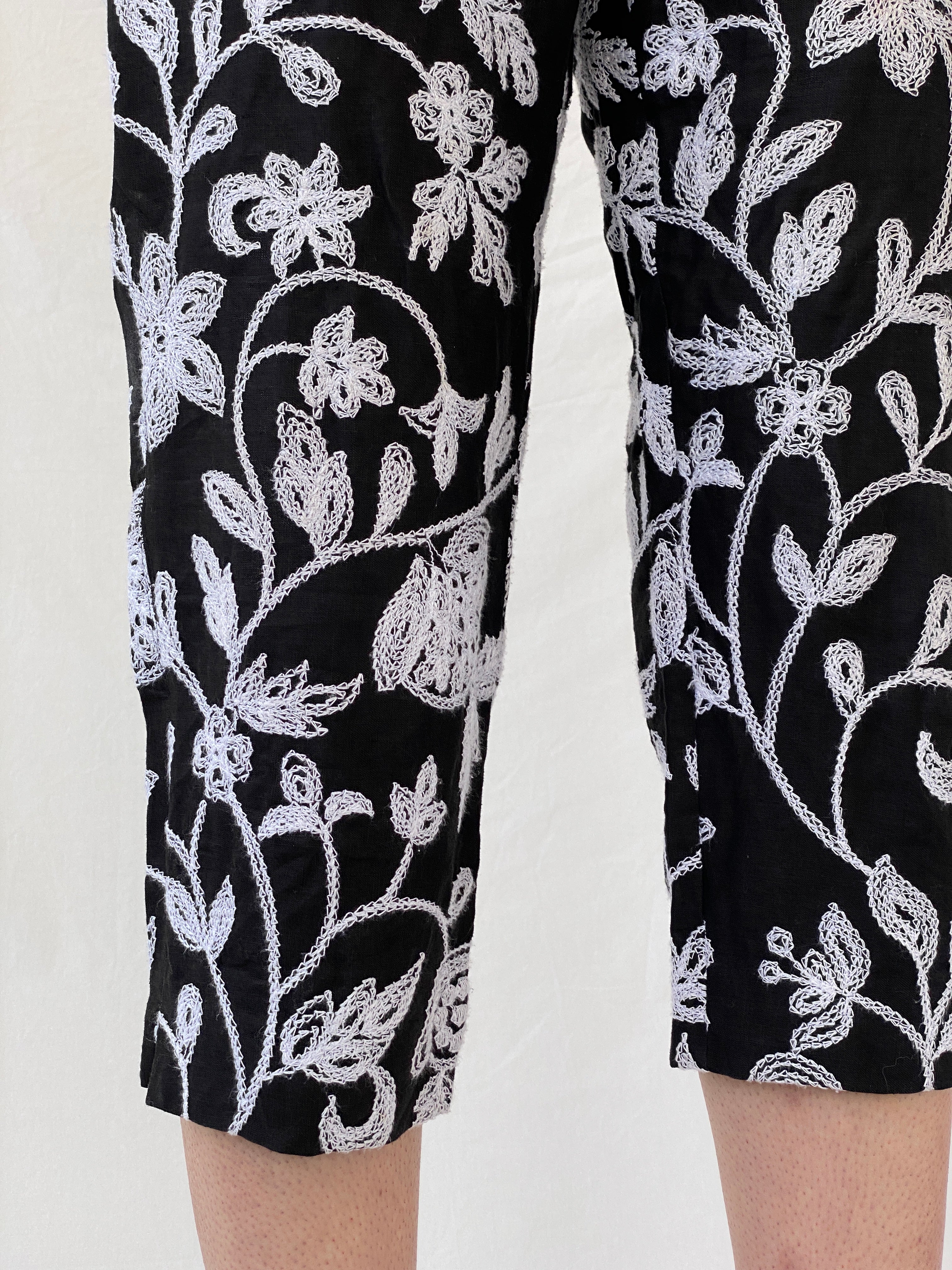 Statement Vintage Principe Black Floral Embroidered Linen Capri Pants - M
