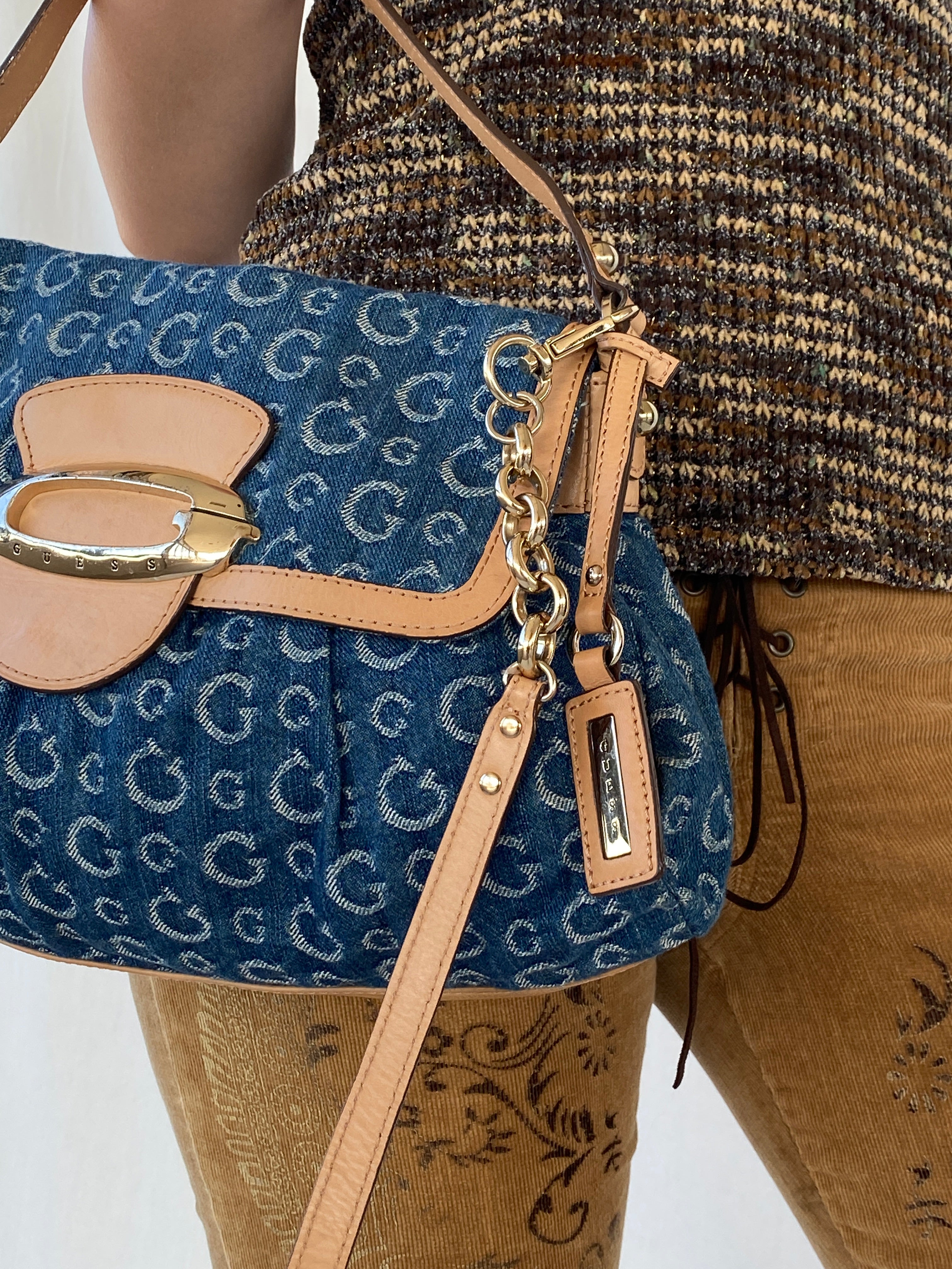 حقيبة كتف نادرة من قماش الدنيم من جيس باي مارسيانو تعود إلى العقد الأول من القرن الحادي والعشرين