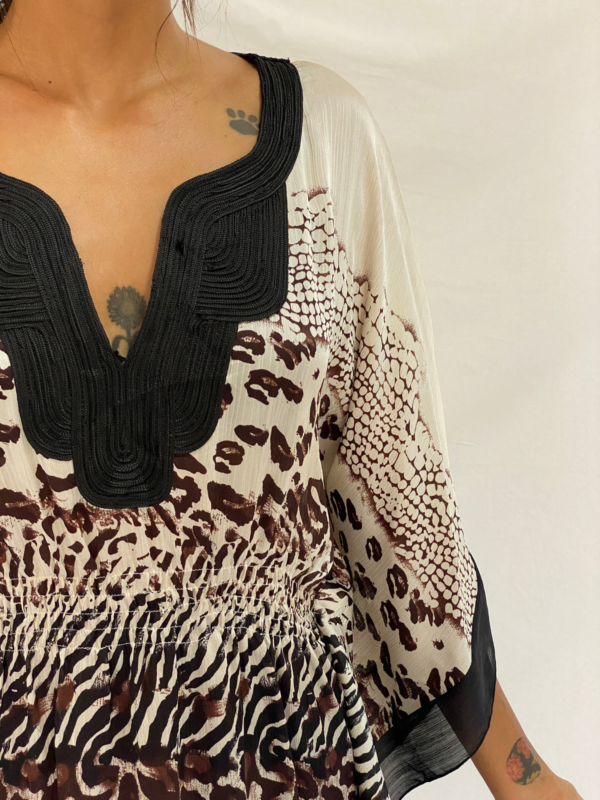 Vintage Y2K Kaelyn-Max Cream & Brown Animal Print Polyester Boho Kaftan Tunic Top - M Vintage Y2K Kaelyn-Max Cream & Brown Animal Print Polyester Boho Kaftan Tunic Top - M