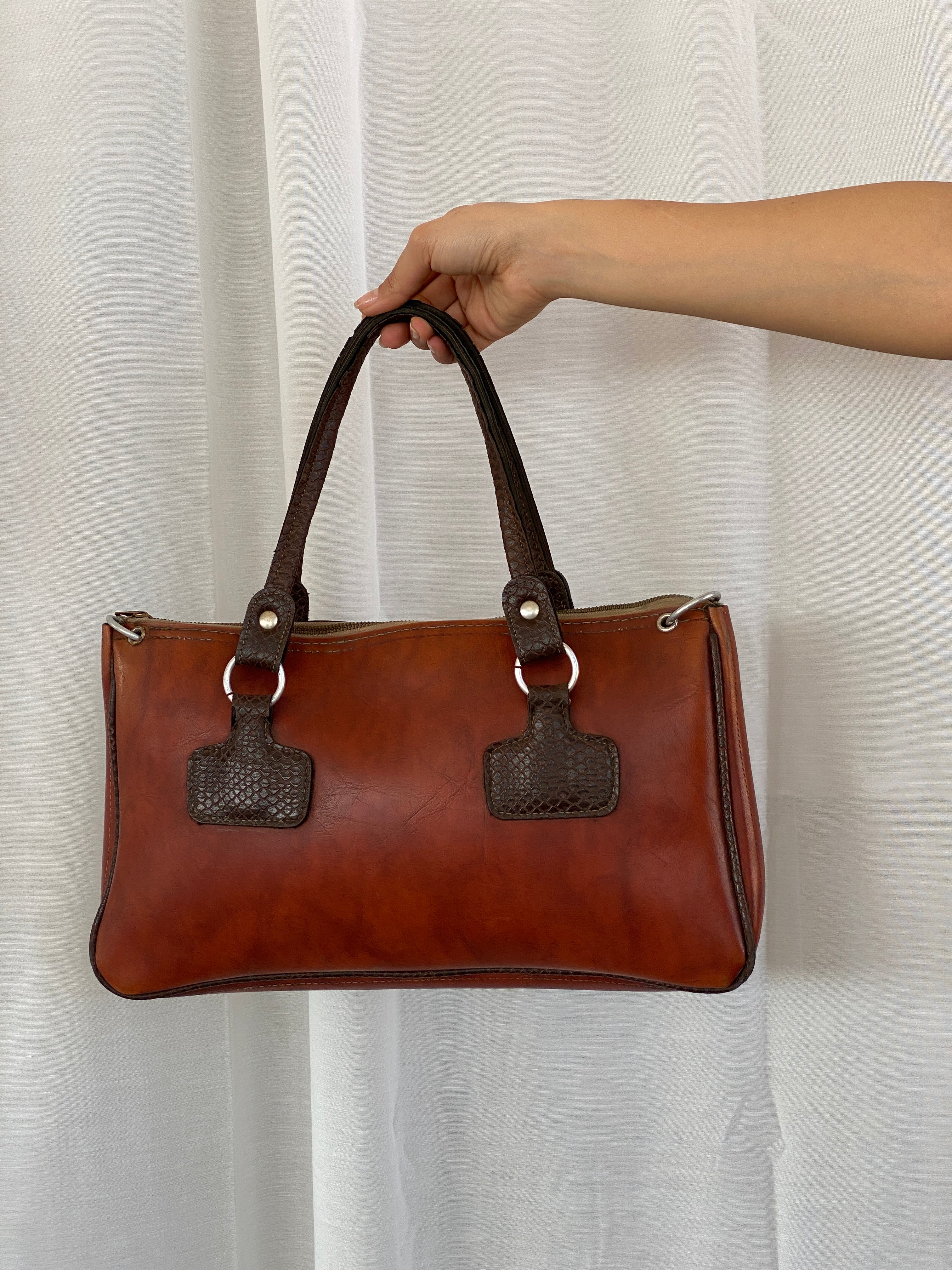 Vintage Ladies Brown Leather Shoulder Handbag