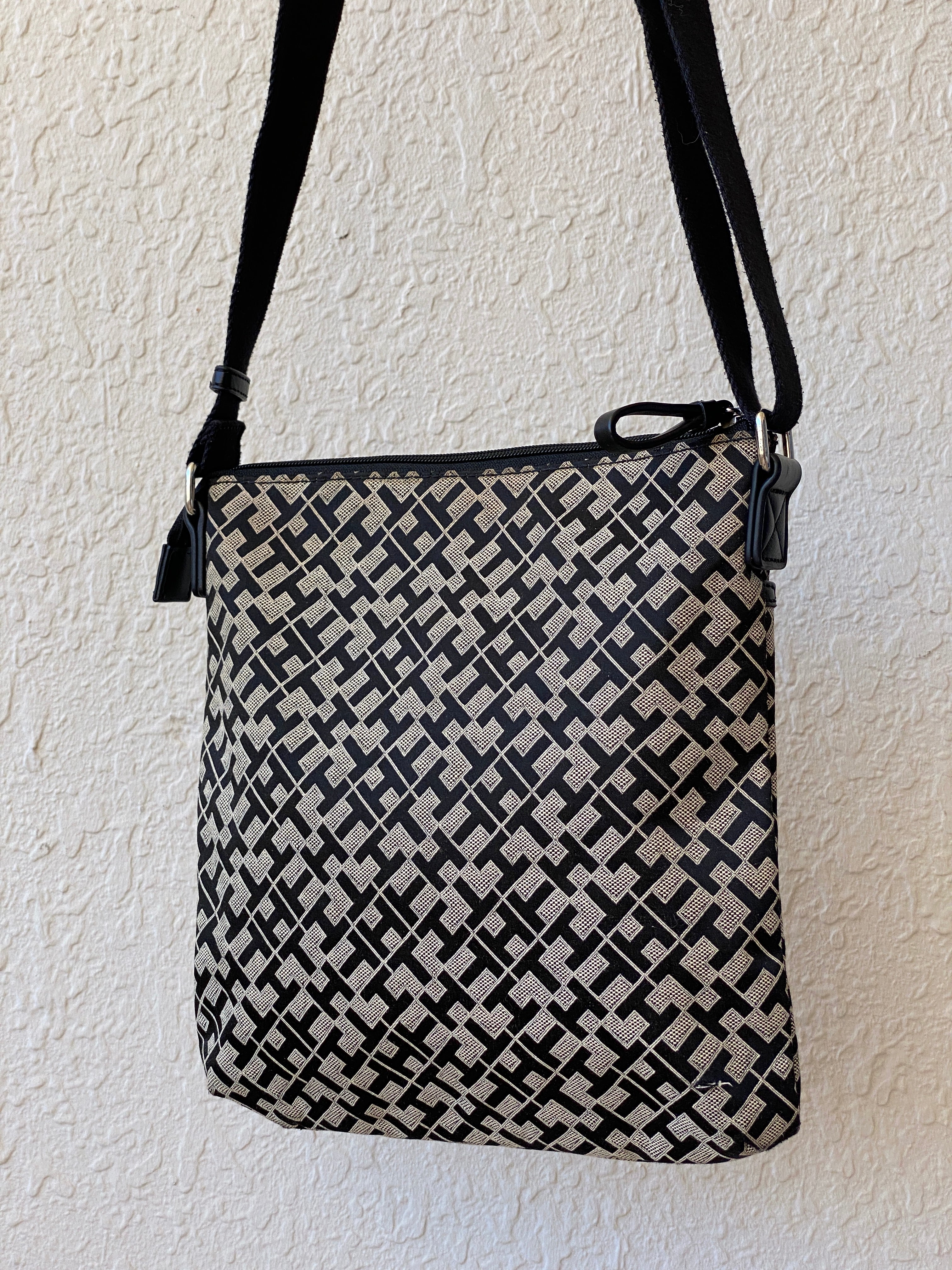 Tommy Hilfiger Cloth Crossbody Shoulder Bag Tommy Hilfiger TH Signature Purse