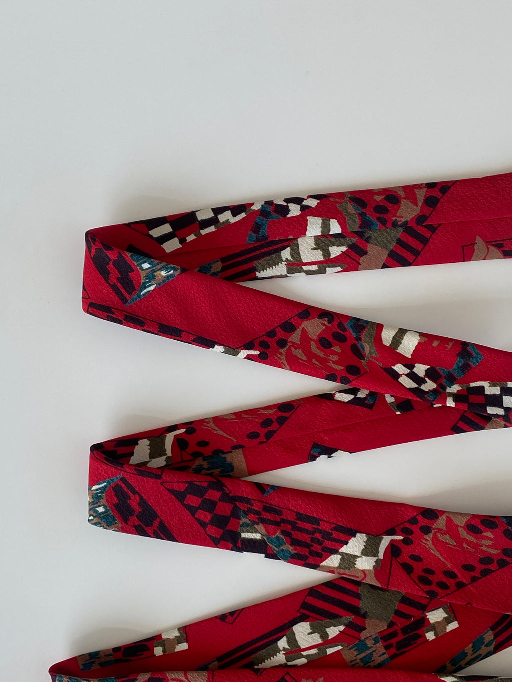 Vintage Fashion Line Men’s Red Graphic Tie