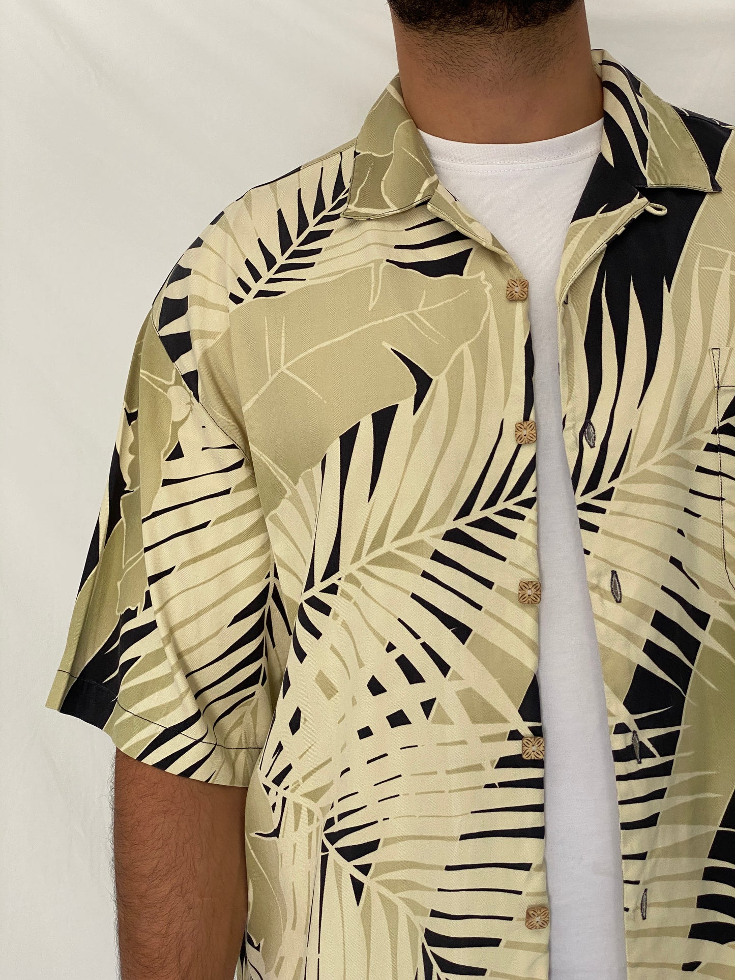 Vintage Tommy Bahama Beige Tropical Leaf Print Silk Hawaiian Camp Shirt - L