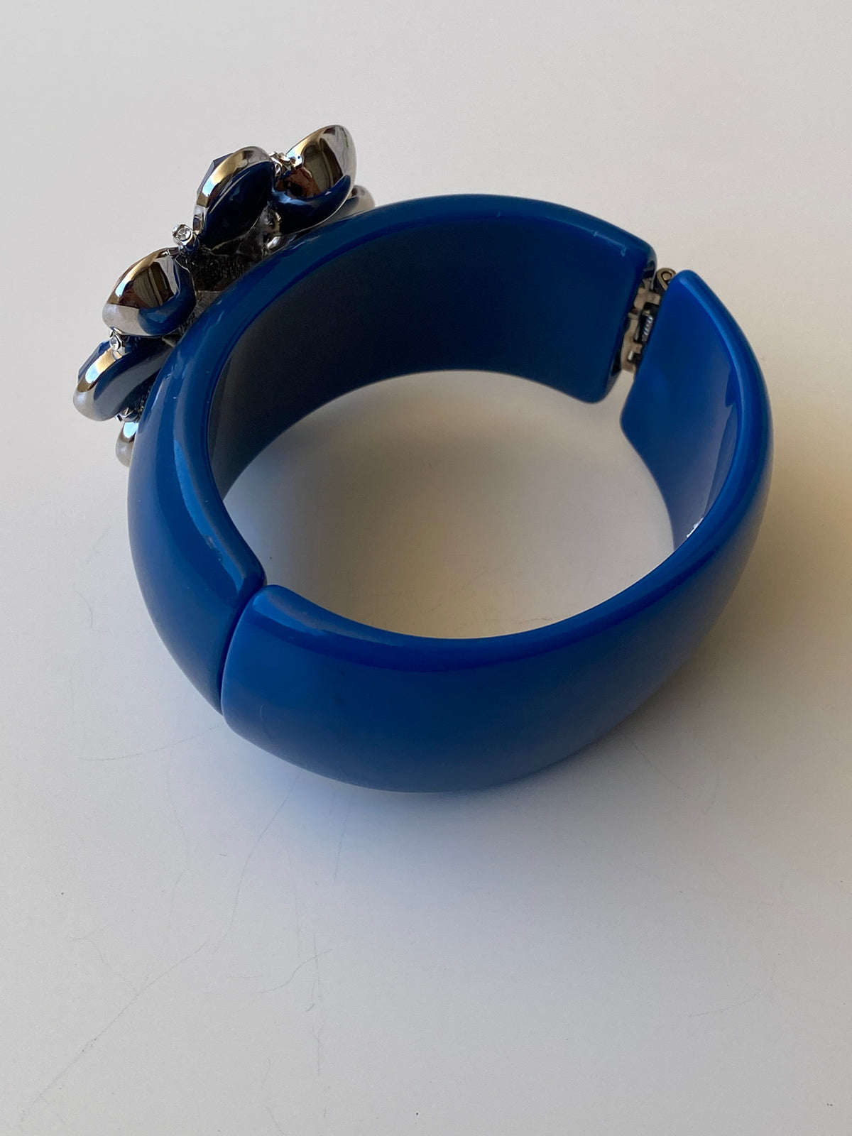 Y2K Cobalt Blue Rhinestone Flower Hinge Cuff Bracelet Chunky Bangle Y2K Cobalt Blue Rhinestone Flower Hinge Cuff Bracelet Chunky Bangle