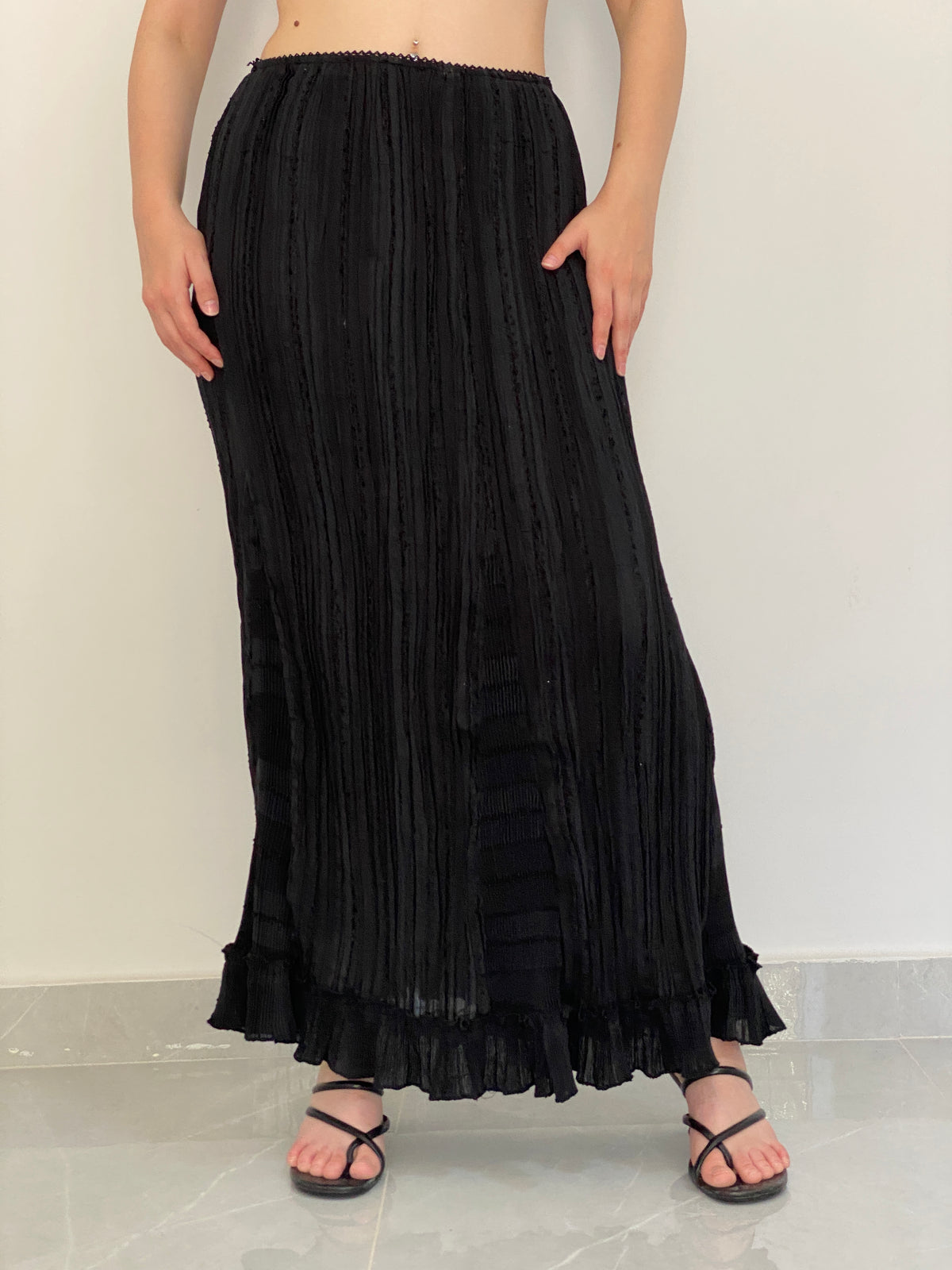 Vintage Y2K EV&RO Collection Black Pleated Ruffle Hem Maxi Skirt - M