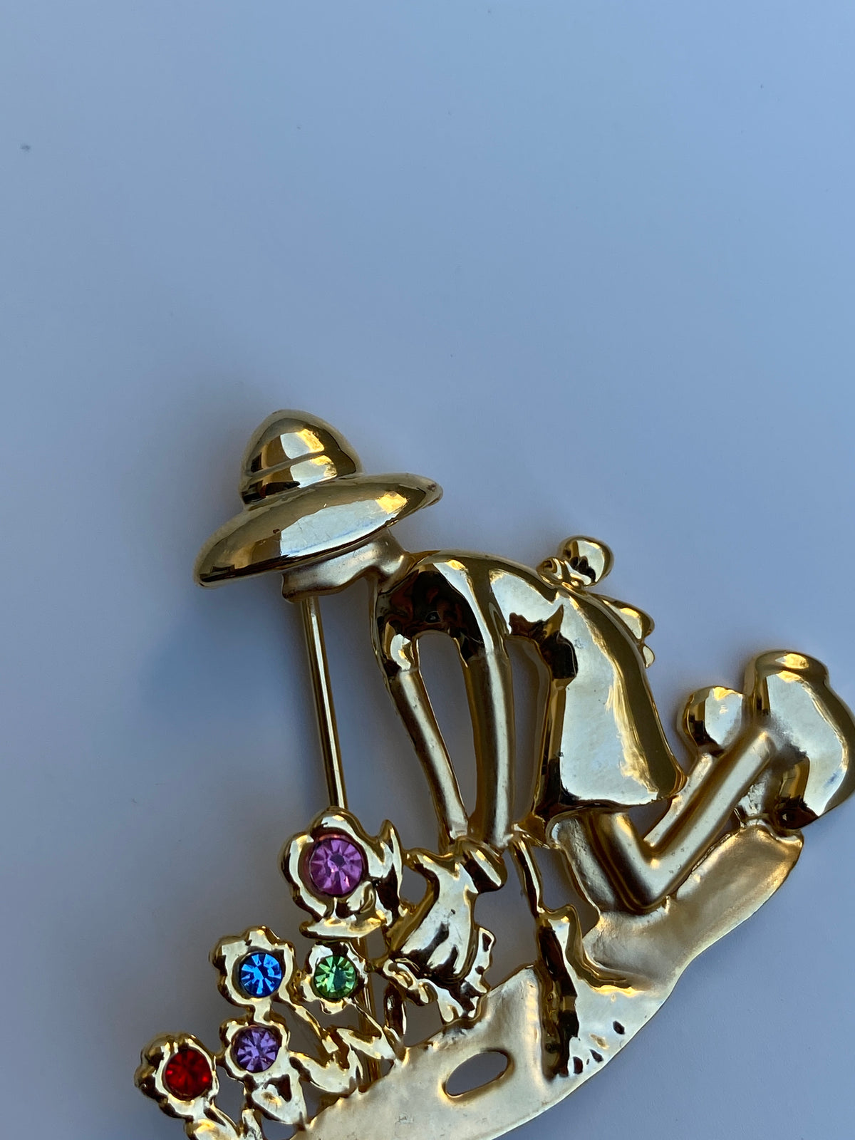 Vintage White Stag Gold-Tone Gardener Rhinestone Brooch Figural Floral Pin Vintage White Stag Gold-Tone Gardener Rhinestone Brooch Figural Floral Pin