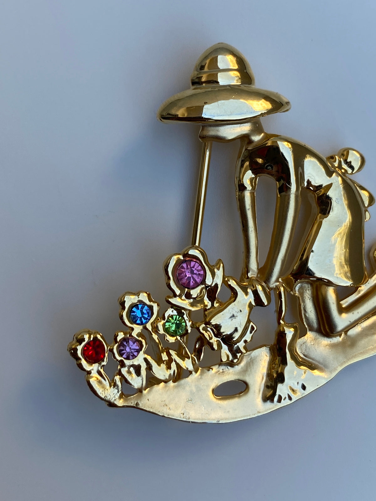Vintage White Stag Gold-Tone Gardener Rhinestone Brooch Figural Floral Pin Vintage White Stag Gold-Tone Gardener Rhinestone Brooch Figural Floral Pin