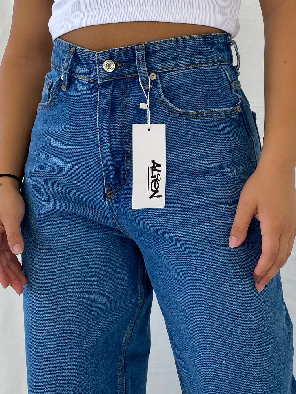 بنطال جينز واسع بخصر عالٍ من NWT Alien Streetwear - ٣٦ يورو