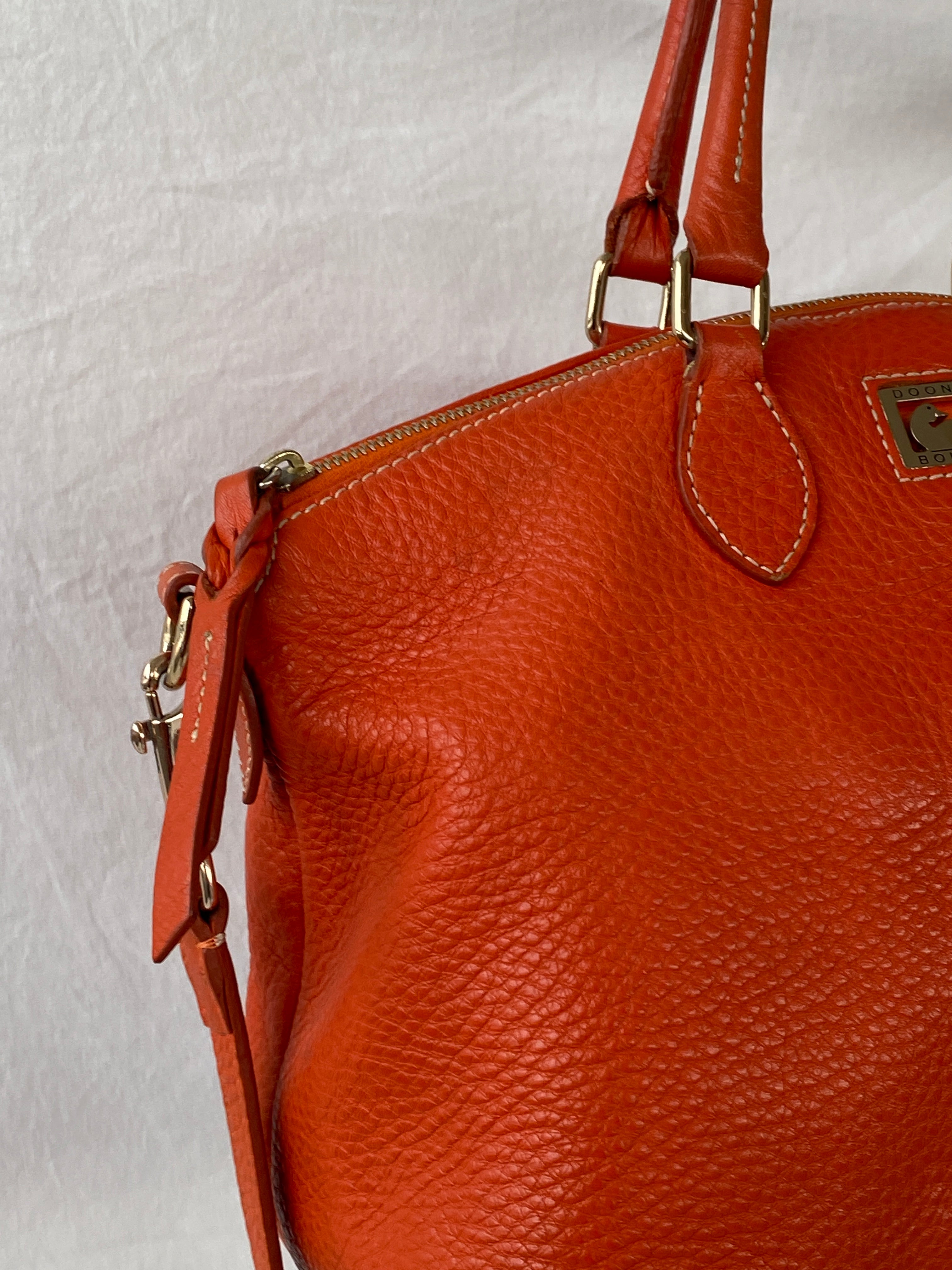 حقيبة يد ديلين برتقالية جريئة من دوني آند بورك