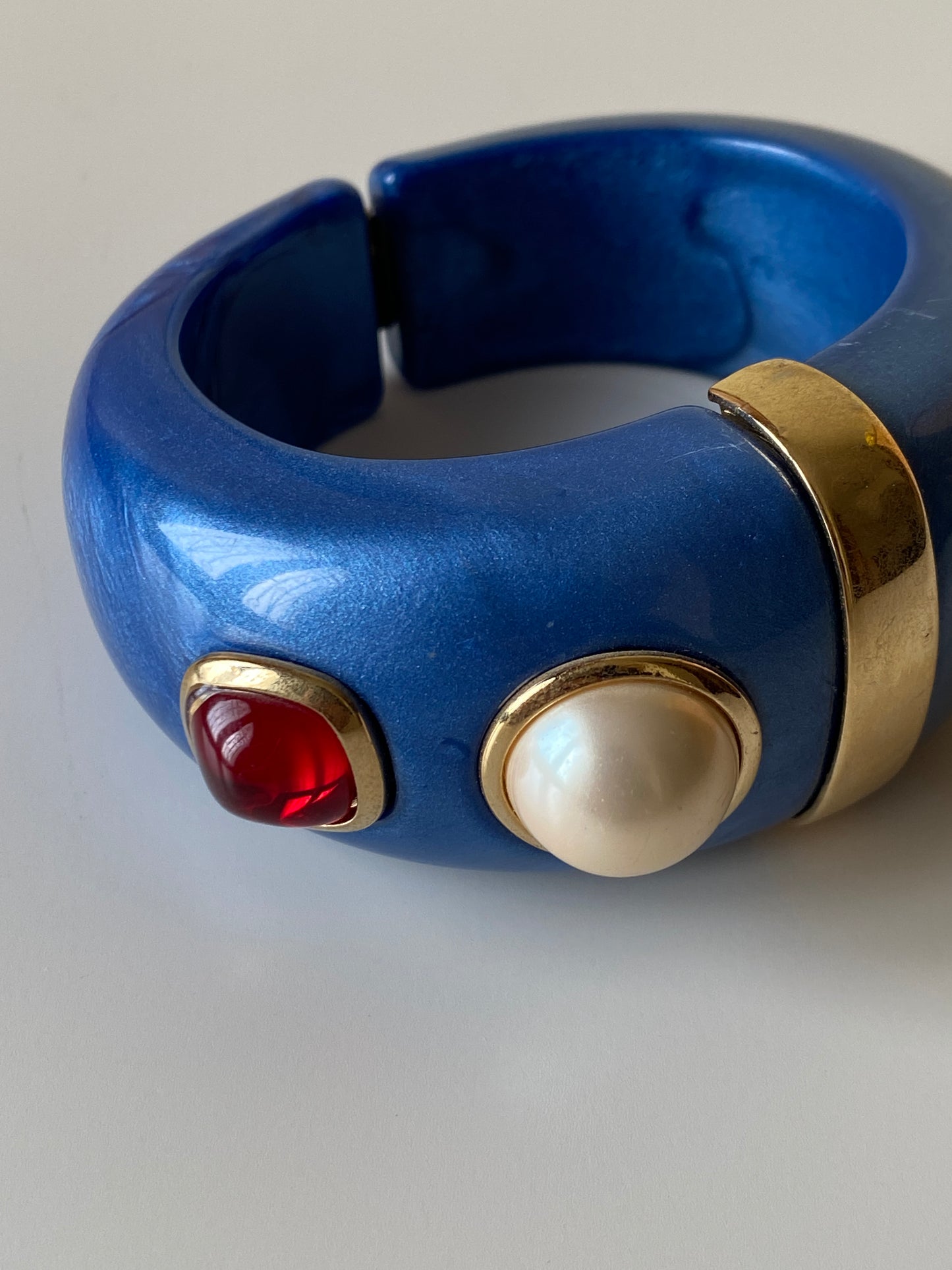 Rare Collectable Vintage 70s Trifari Kunio Matsumoto Blue Lucite Cabochon Bangle Bracelet