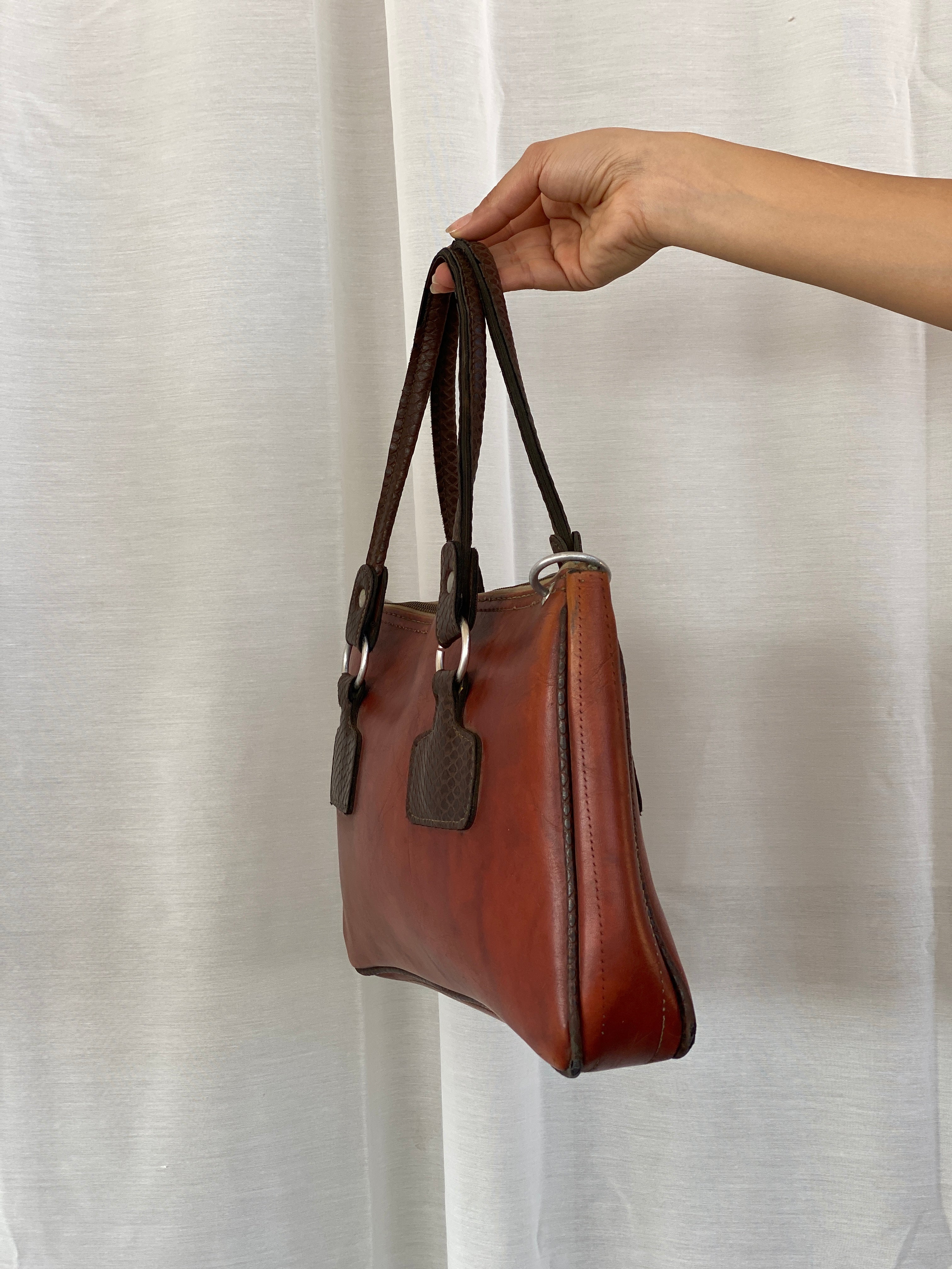 Vintage Ladies Brown Leather Shoulder Handbag