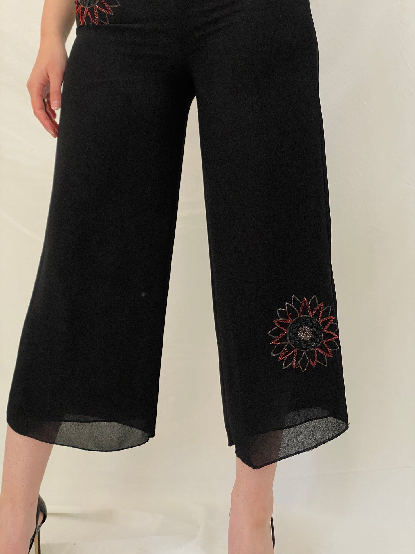 Vintage Black Embroidered Cropped Wide-Leg Floral Motif Pants - M