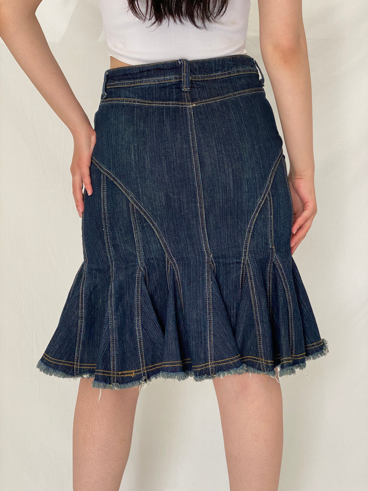 Y2K Jennyfer Dark Wash Ruffle Hem Denim Low Rise Flared Midi Skirt – S Y2K Jennyfer Dark Wash Ruffle Hem Denim Low Rise Flared Midi Skirt – S