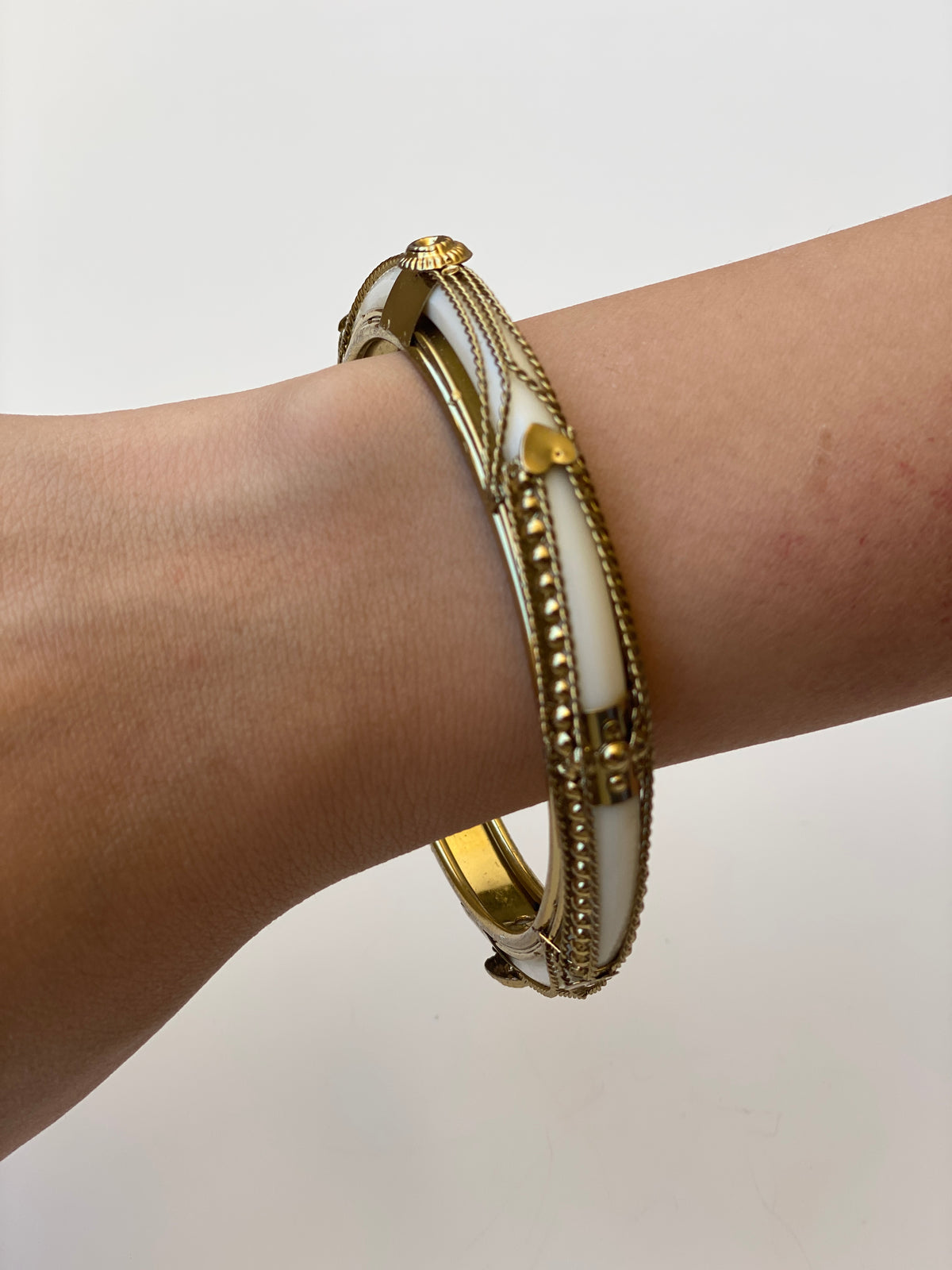 Vintage White Enamel & Gold Tone Hinged Bangle Bracelet Minimalist Luxe Statement Jewelry Vintage White Enamel & Gold Tone Hinged Bangle Bracelet Minimalist Luxe Statement Jewelry