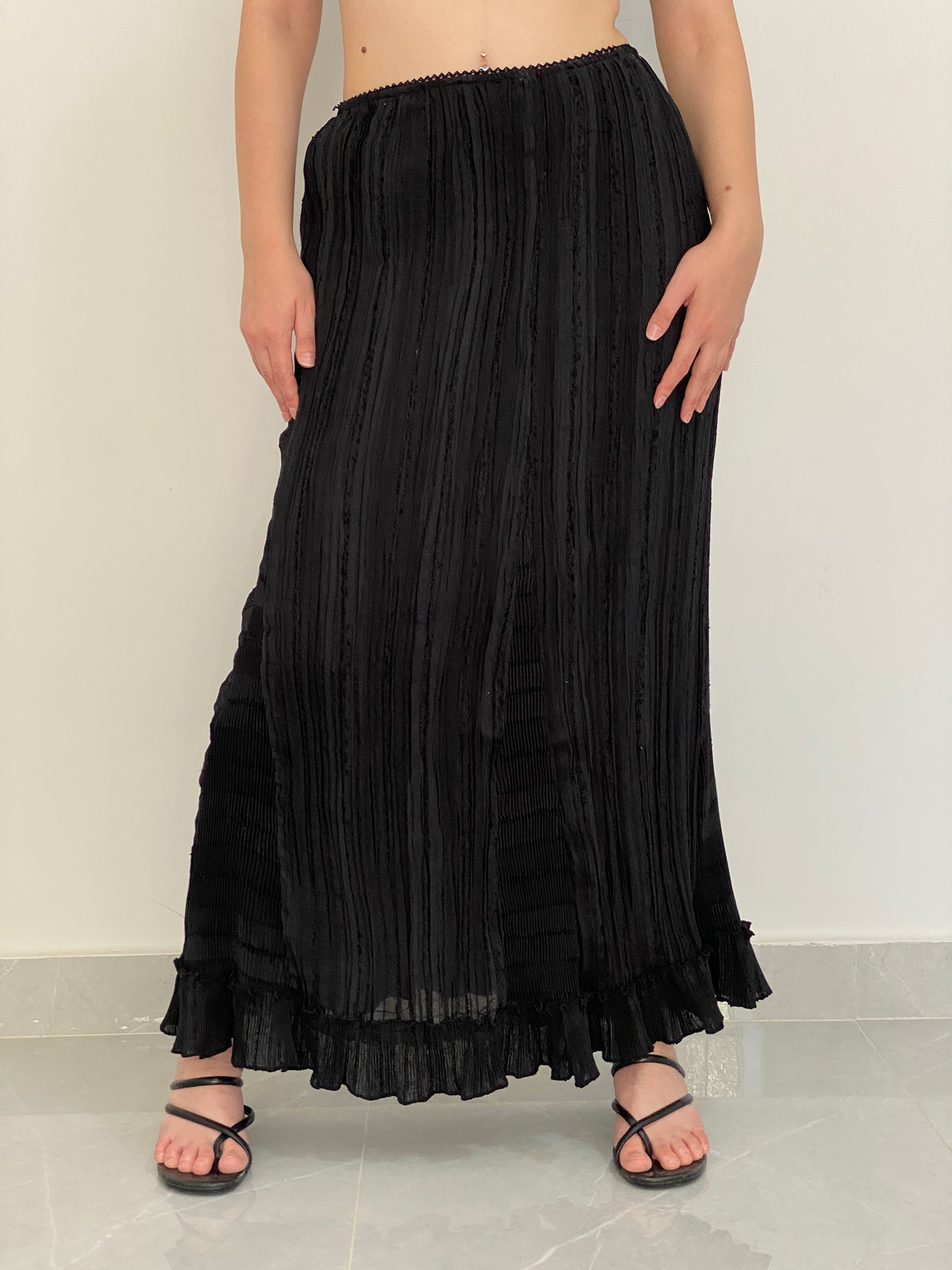 Vintage Y2K EV&RO Collection Black Pleated Ruffle Hem Maxi Skirt - M
