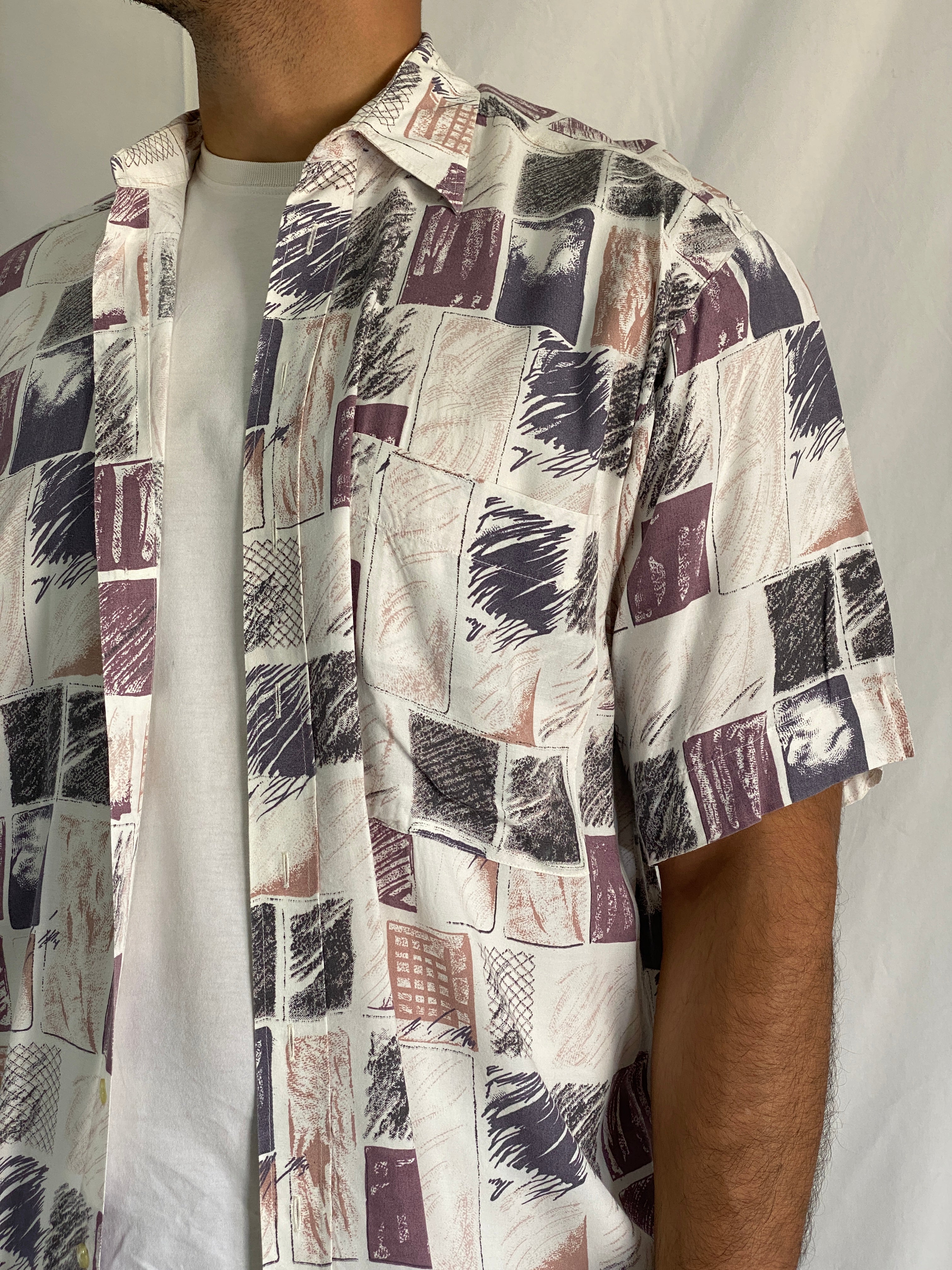 Vintage 90s New Fast Abstract Sketch Men’s Short Sleeve Shirt – M