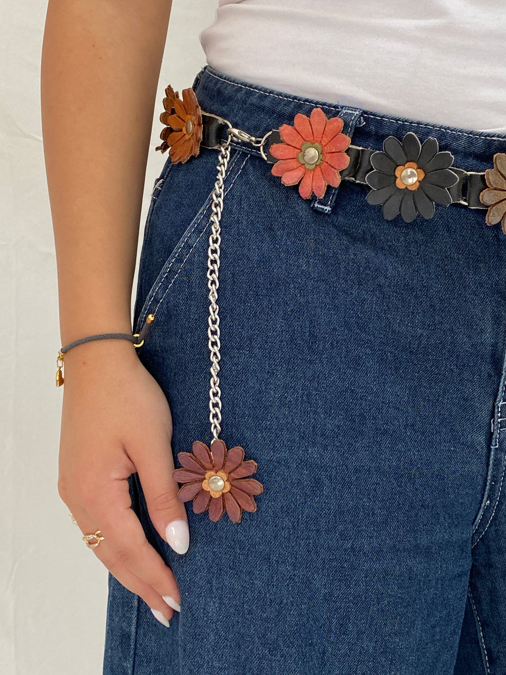 Vintage Leather Flower Chain Belt Boho Y2K Daisy Waist Belt with Dangling Charm