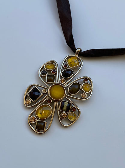 Vintage Y2K Brown Ribbon Choker with Amber Rhinestone Floral Pendant – Statement Necklace