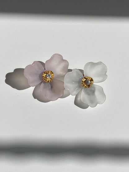 Vintage 90s Two-Tone Frosted Flower Clip-On Earrings – Pink & White Lucite Floral Statement