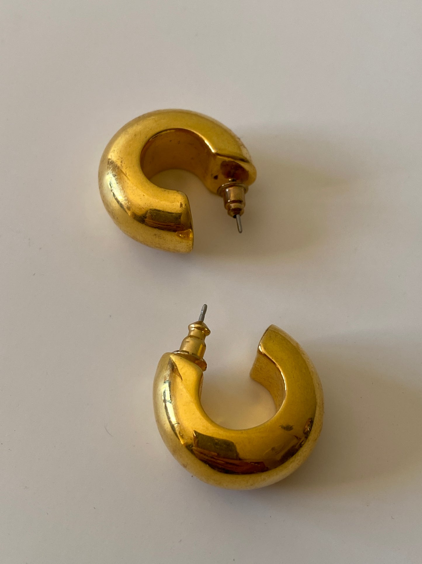 Vintage Chunky Gold-Tone Hoop Earrings Bold 90s Statement Hoops