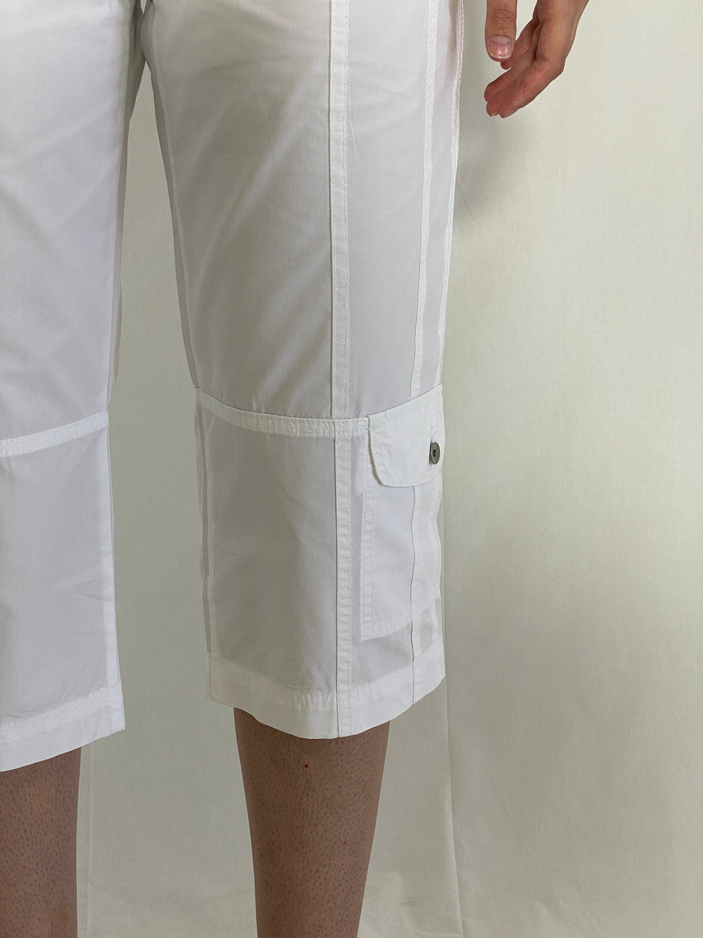 Y2K Essentials White Capri Cargo Cotton Pants Women’s Mid-Rise Cropped Utility Trousers - M