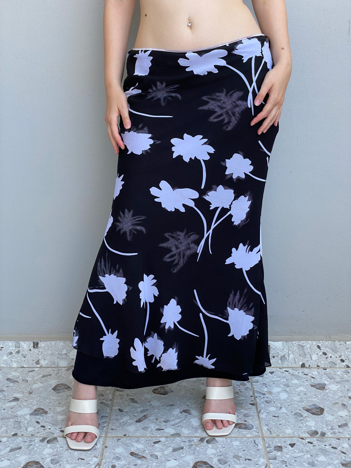 Vintage Y2K Black White Floral Maxi Monochrome Bias Cut Slip Skirt – L Vintage Y2K Black White Floral Maxi Monochrome Bias Cut Slip Skirt – L
