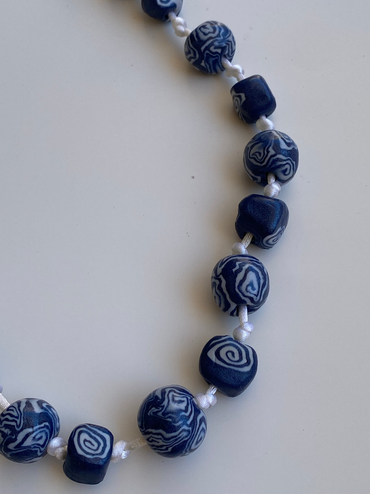 Vintage Y2K Navy & Cream Swirl Beaded Knotted Cord Necklace