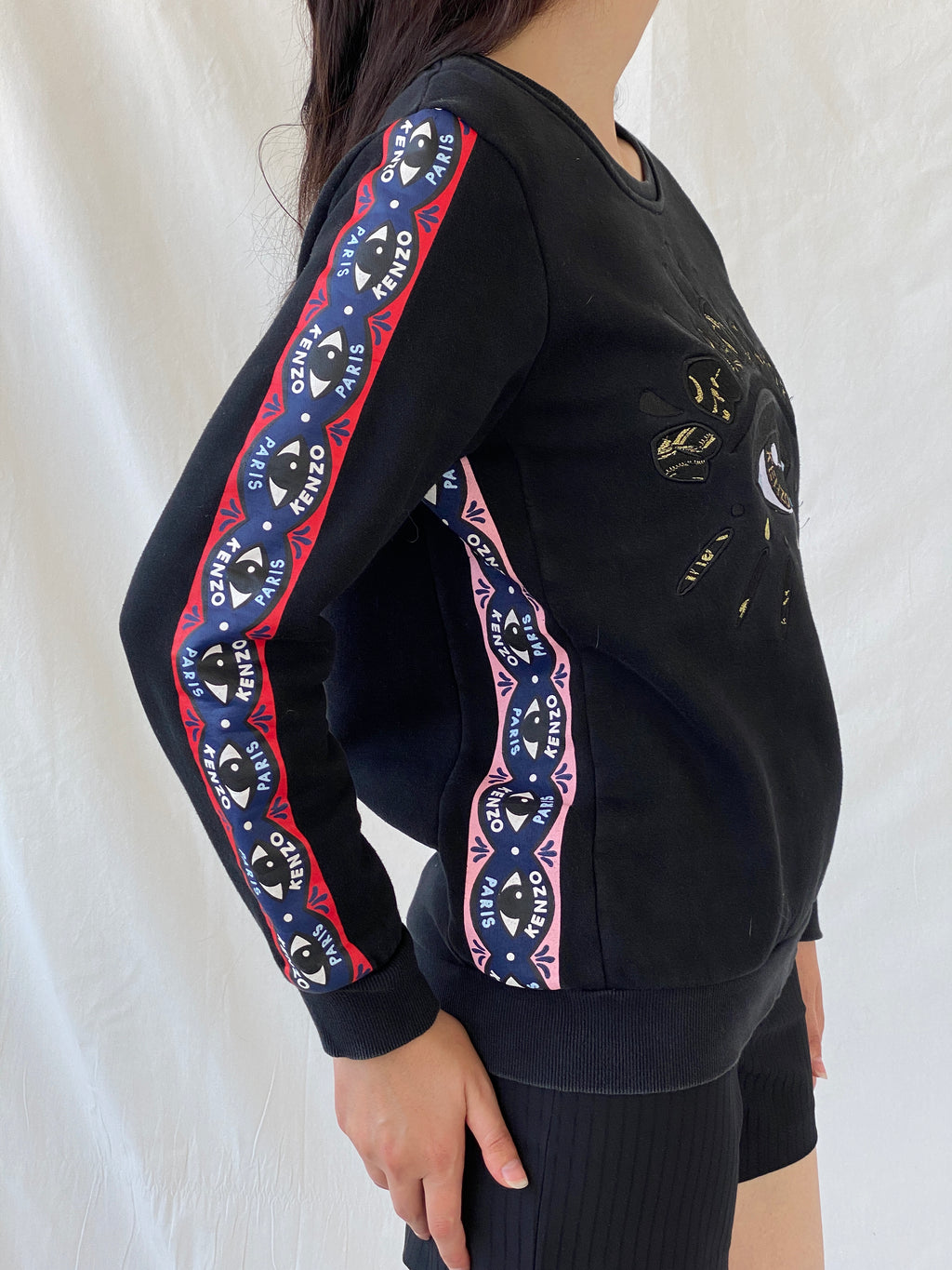 سويت شيرت قطني بطبعة عين من كينزو باريس باللون الأسود - مقاس كبير