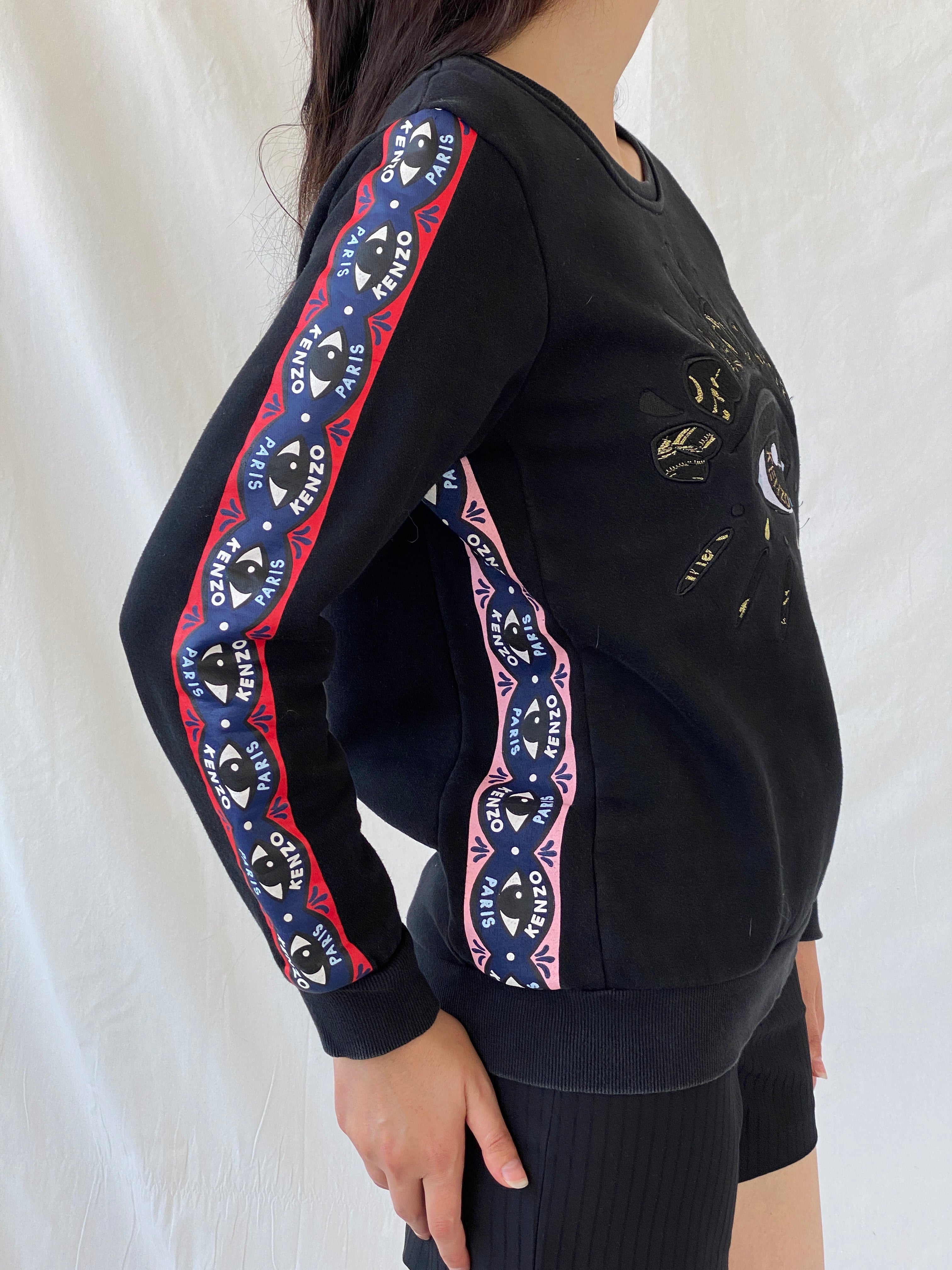 سويت شيرت قطني بطبعة عين من كينزو باريس باللون الأسود - مقاس كبير