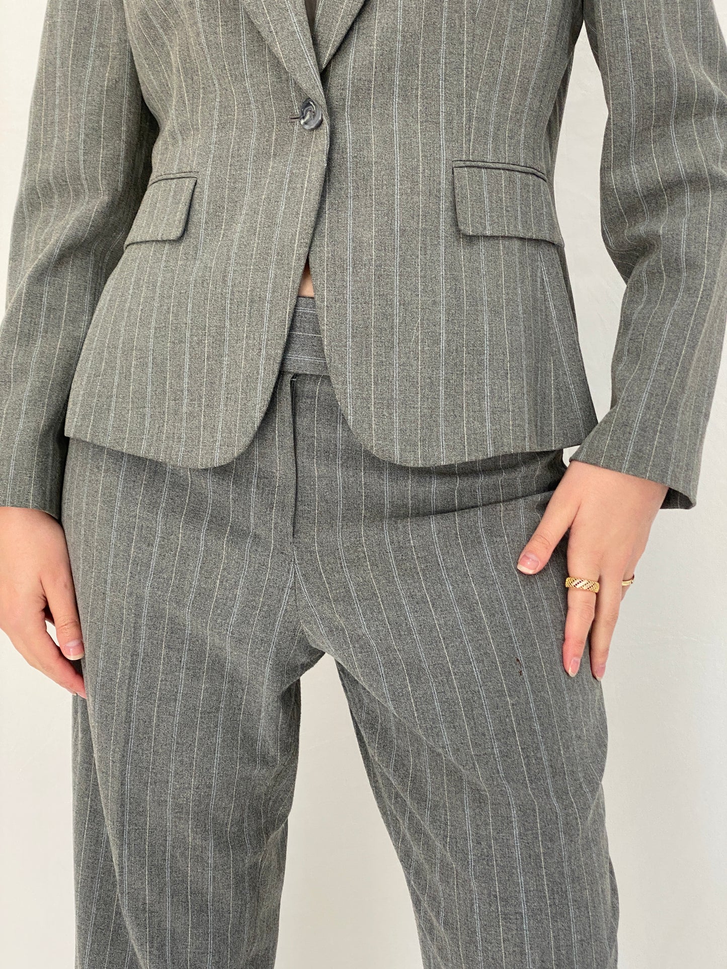 Vintage Tahari Arthur S. Levine Grey Pinstripe Suit Set Tailored Blazer & Straight-Leg Trousers Classic Officewear Power Suit - M