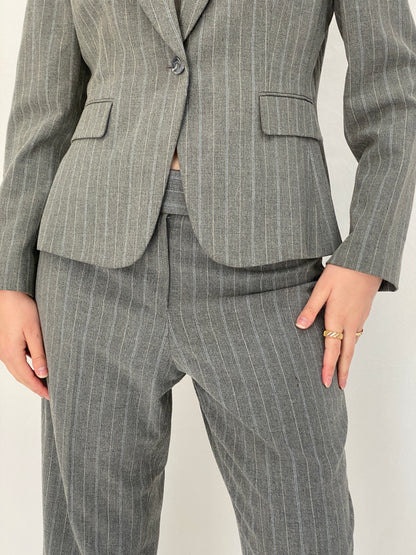Vintage Tahari Arthur S. Levine Grey Pinstripe Suit Set Tailored Blazer & Straight-Leg Trousers Classic Officewear Power Suit - M