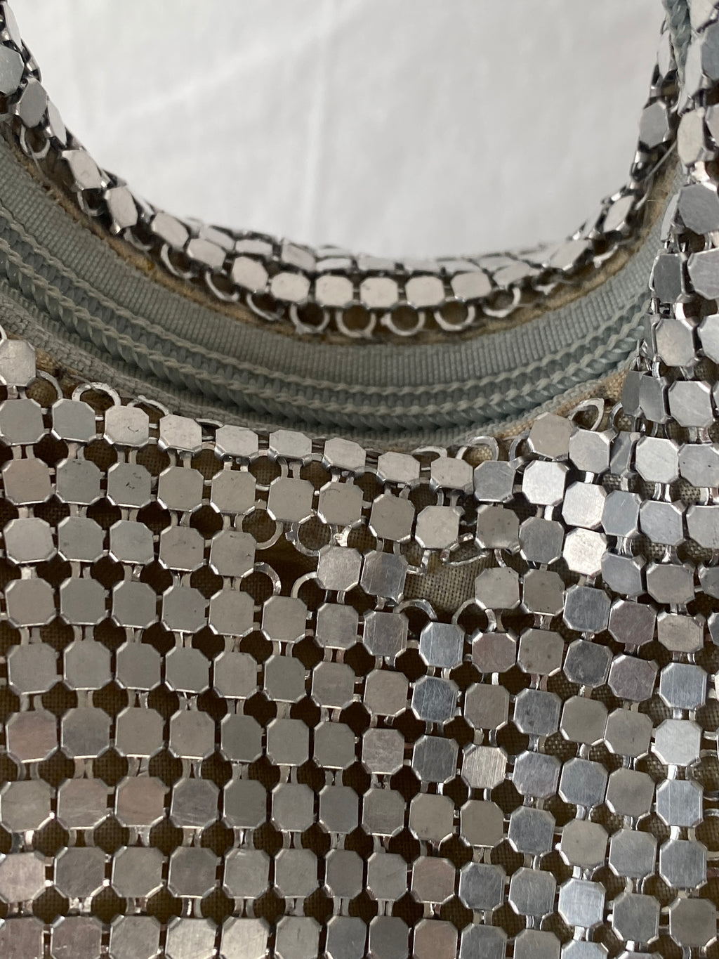 حقيبة كتف سهرة فضية معدنية جميلة وفضية