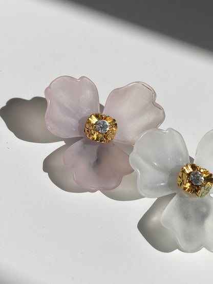 Vintage 90s Two-Tone Frosted Flower Clip-On Earrings – Pink & White Lucite Floral Statement