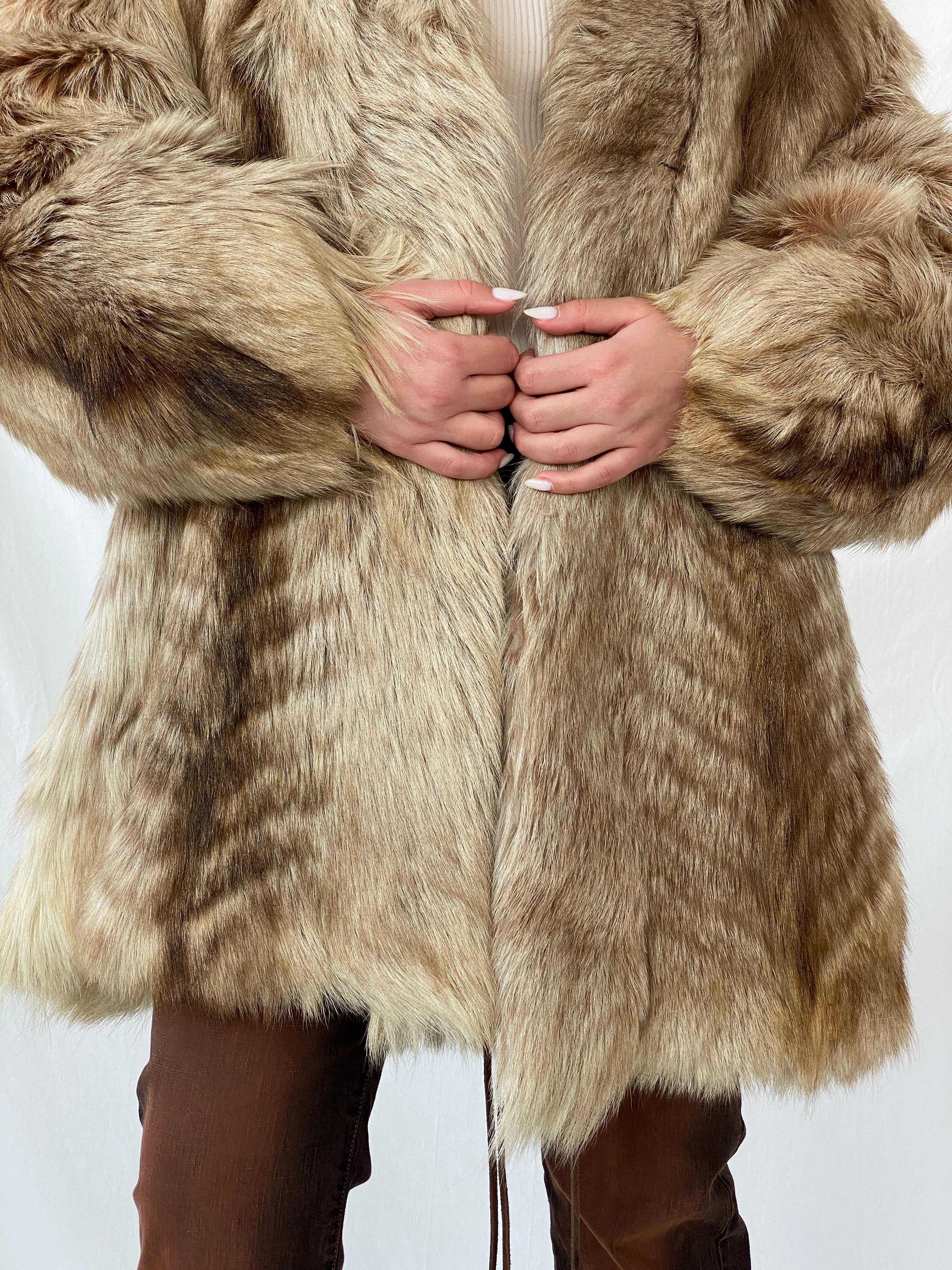 معطف نسائي فاخر من الفرو الطبيعي باللون البيج، جاكيت من الفرو الطبيعي الأصلي - مقاس كبير