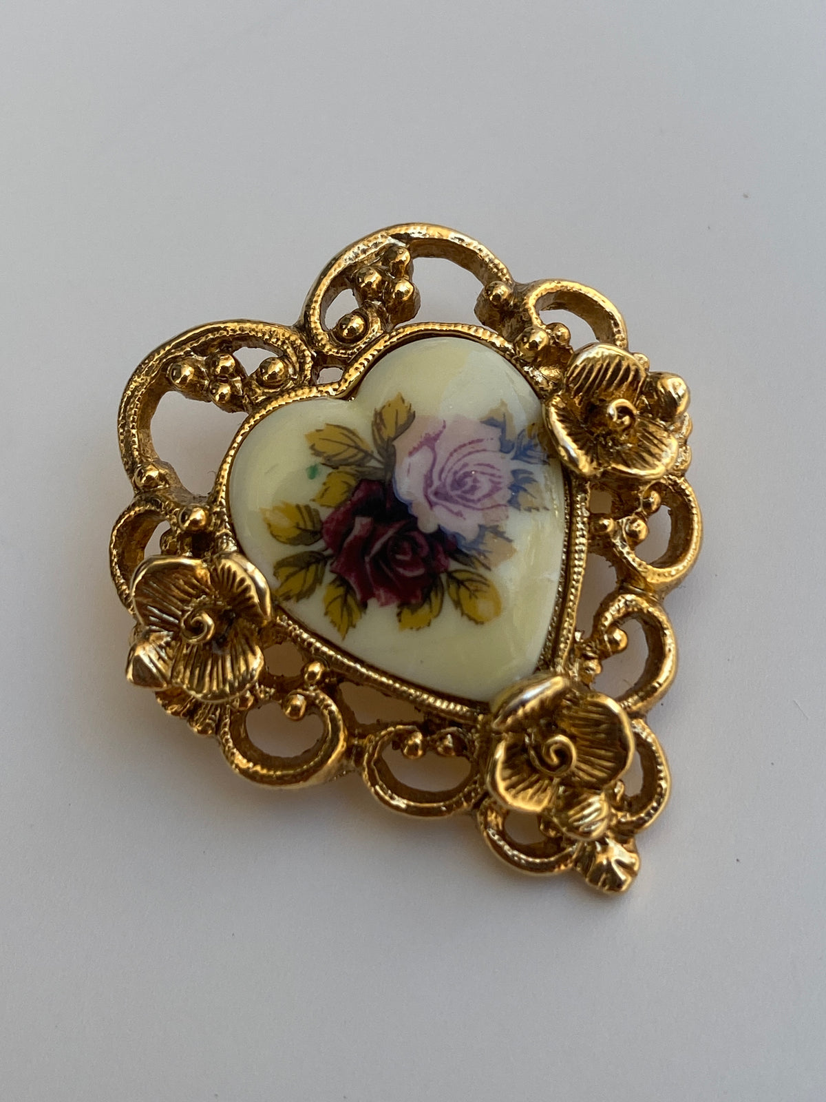 Vintage Gold Tone Filigree Heart Rose Cameo Brooch Romantic Floral Porcelain Style Pin Vintage Gold Tone Filigree Heart Rose Cameo Brooch Romantic Floral Porcelain Style Pin