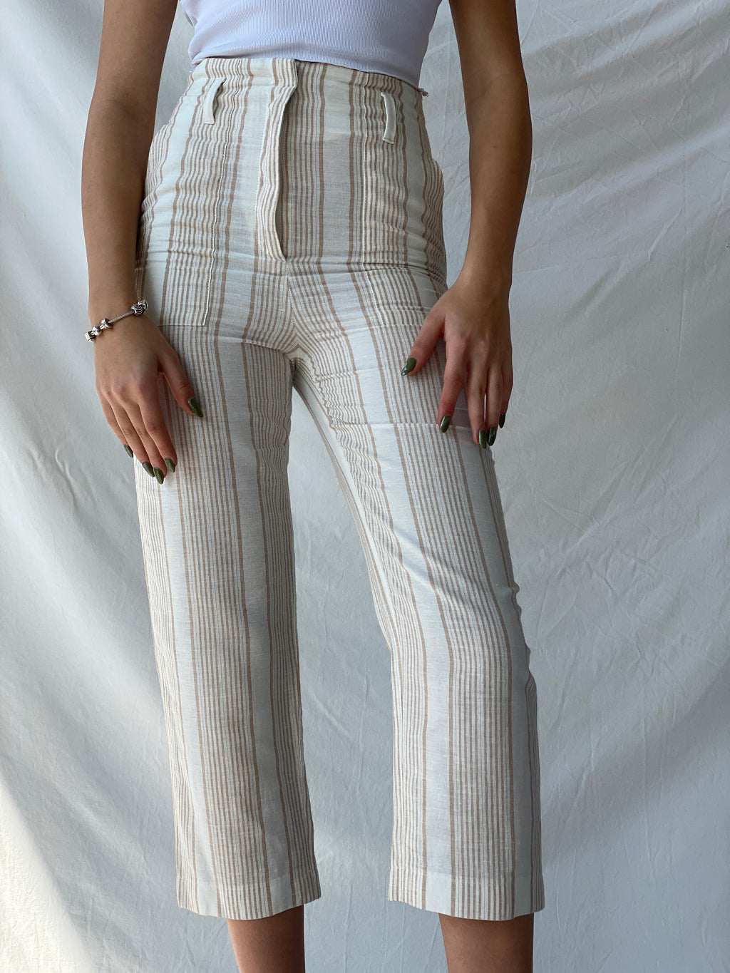 بنطال كابري صيفي مخطط من مزيج الكتان الأبيض والبيج من مارك كاين - مقاس صغير